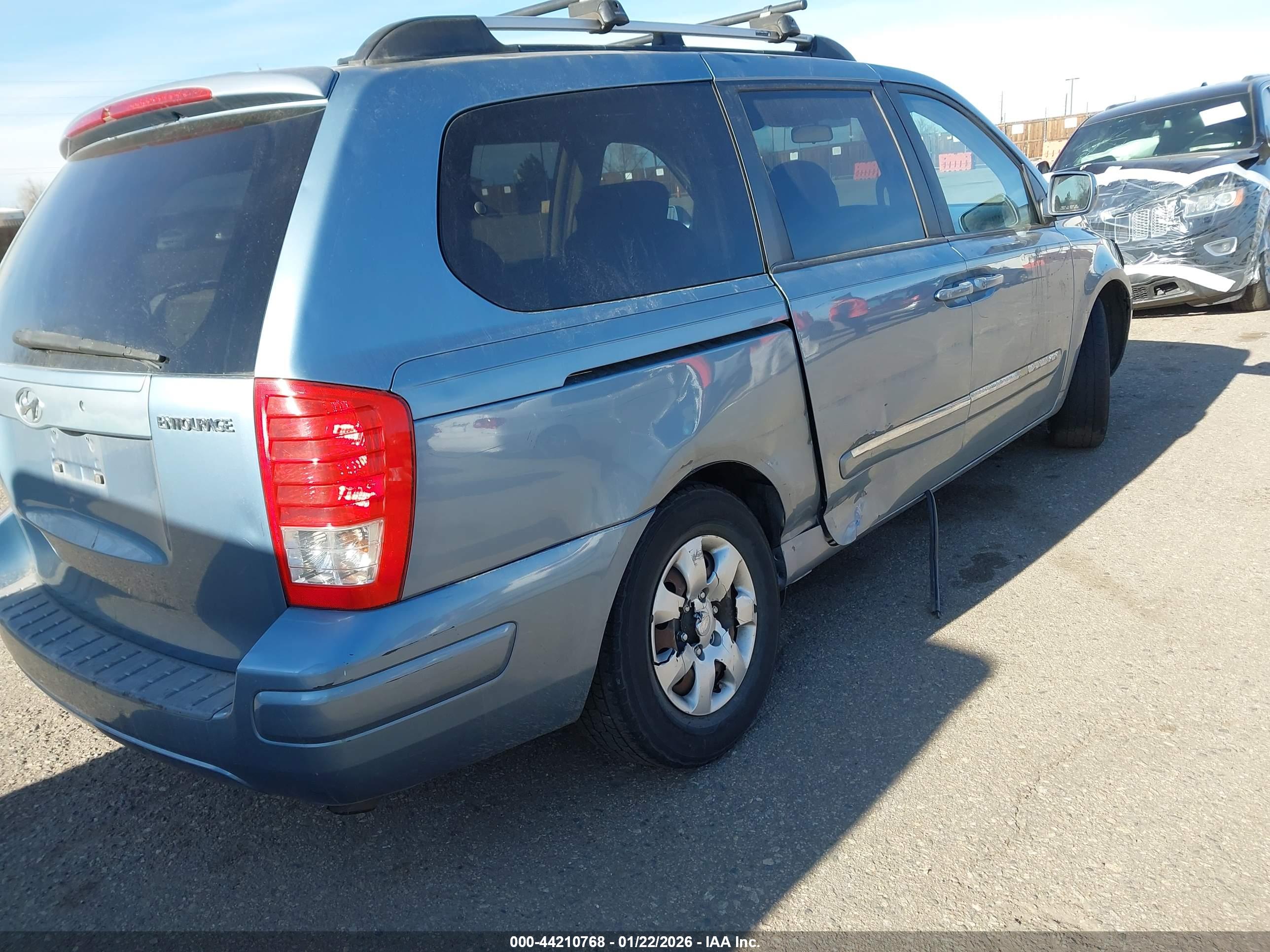 HYUNDAI ENTOURAGE image 4
