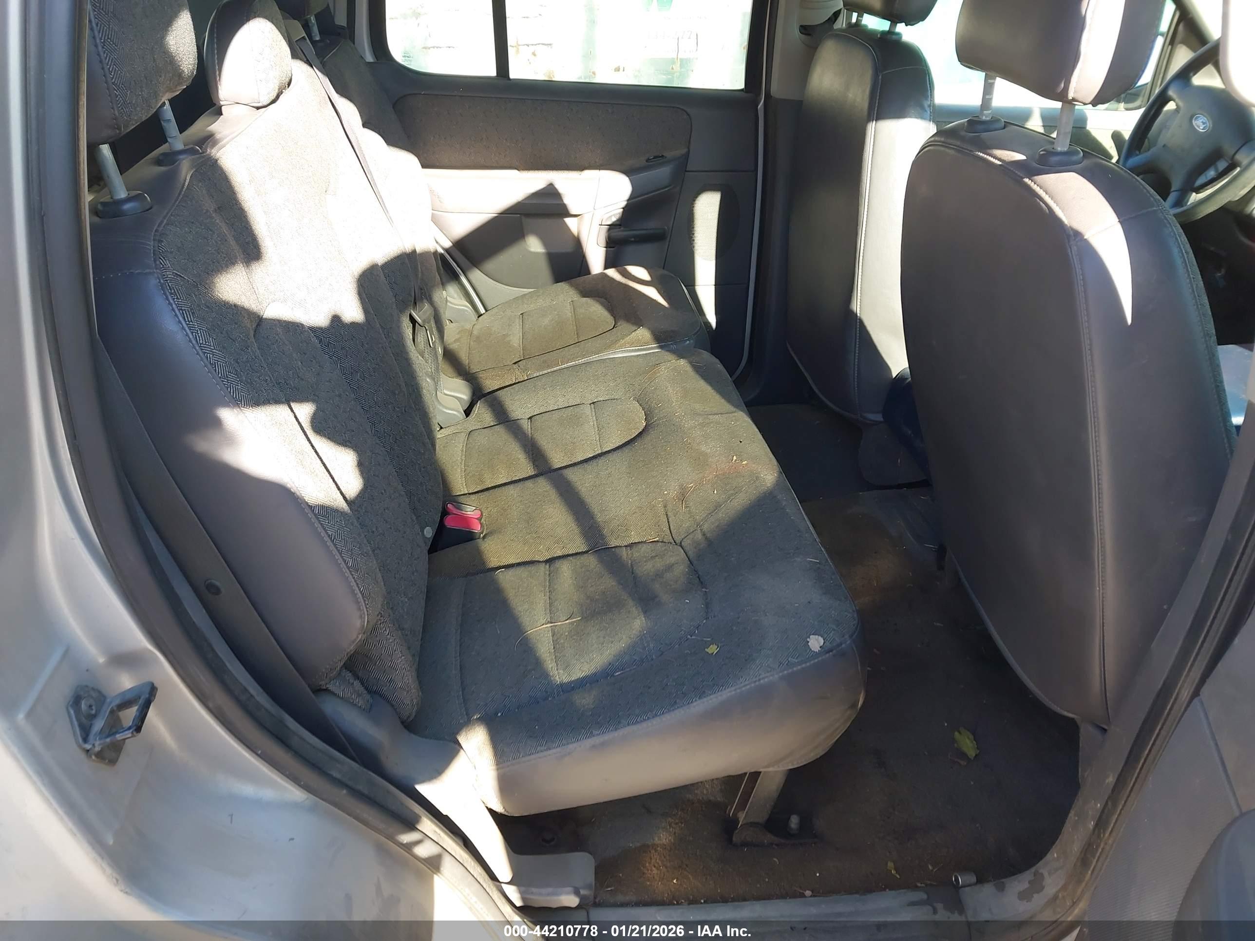 FORD EXPLORER image 8
