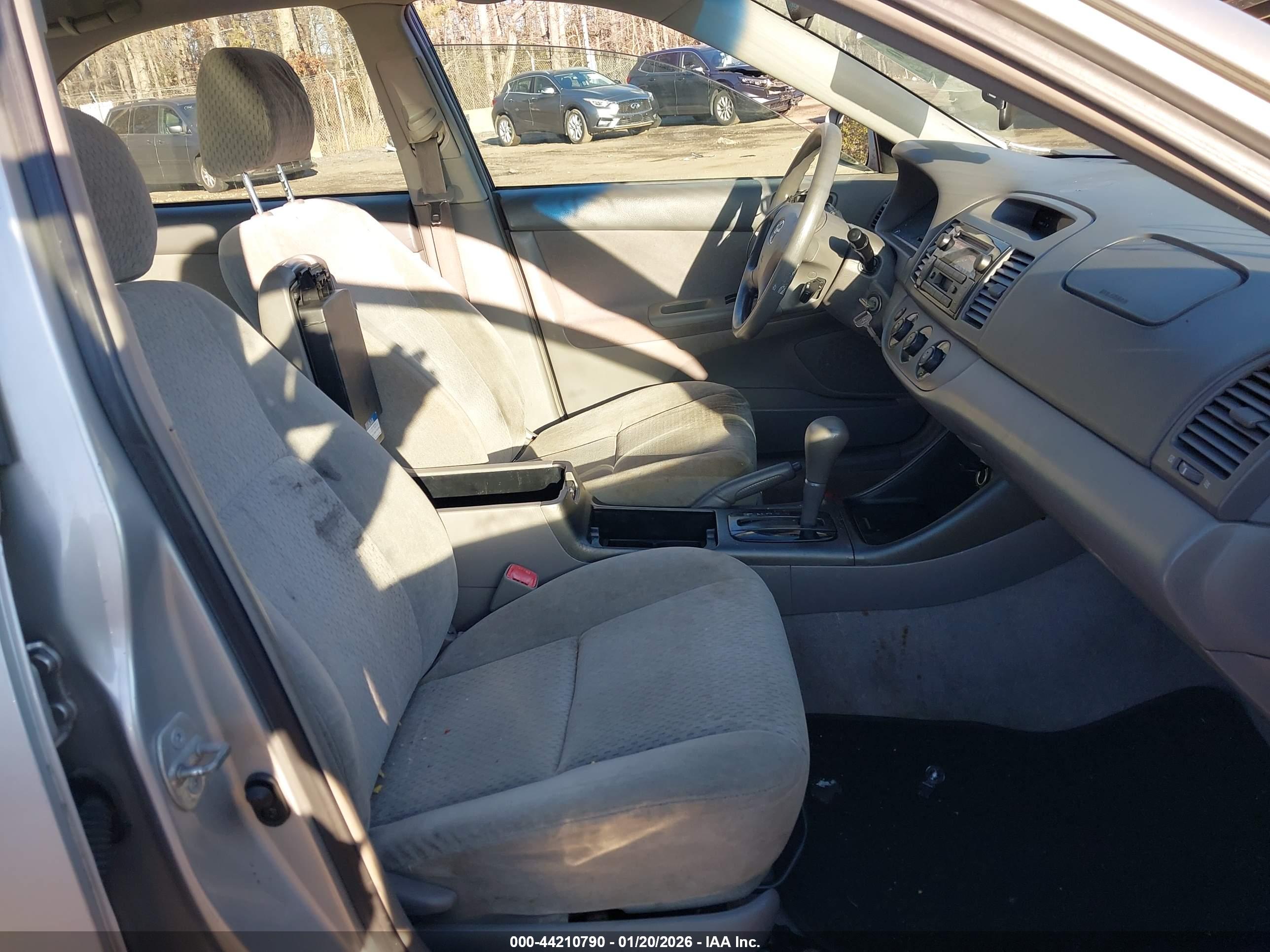 TOYOTA CAMRY image 5