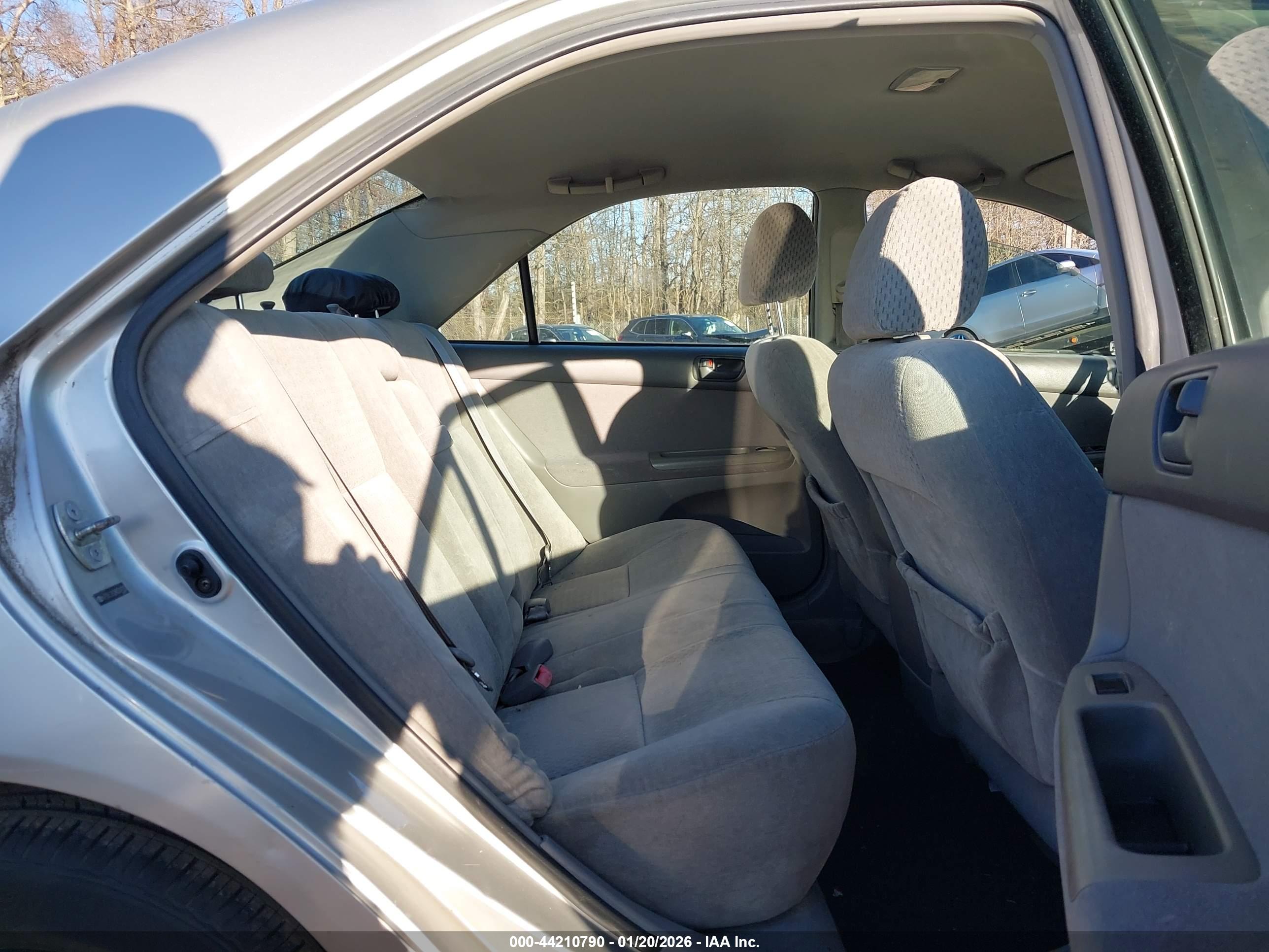 TOYOTA CAMRY image 8
