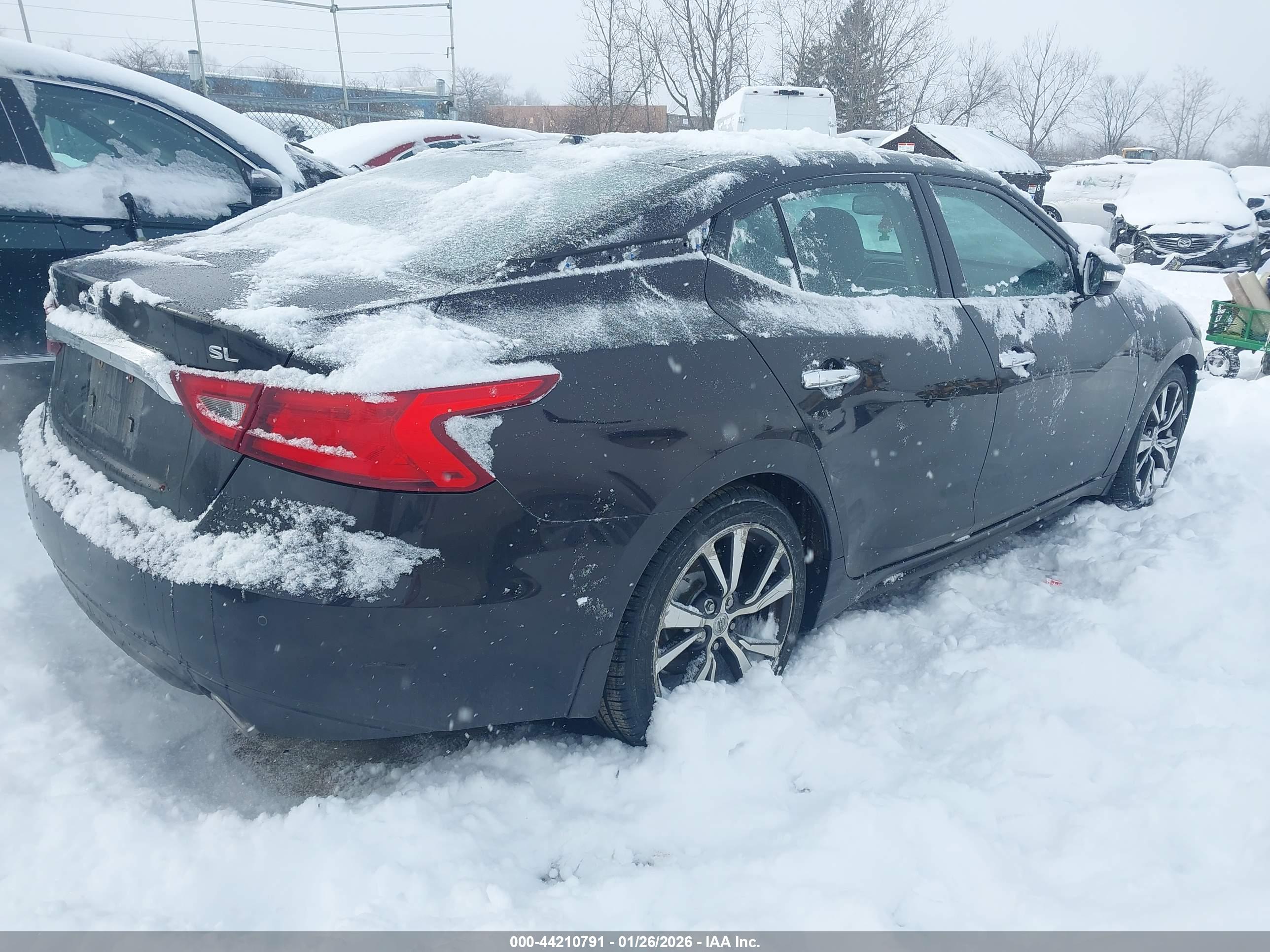NISSAN MAXIMA image 4