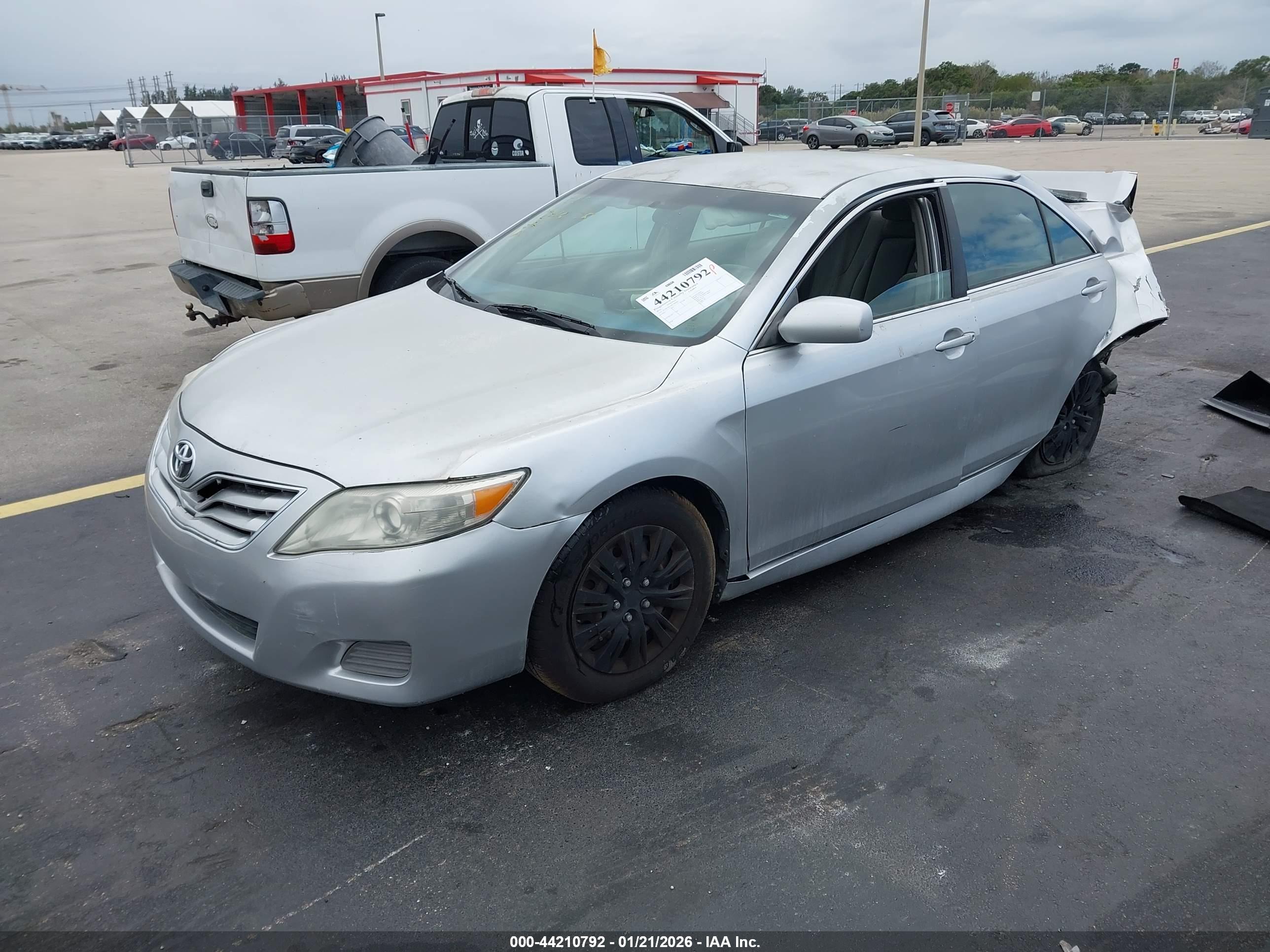 TOYOTA CAMRY image 2
