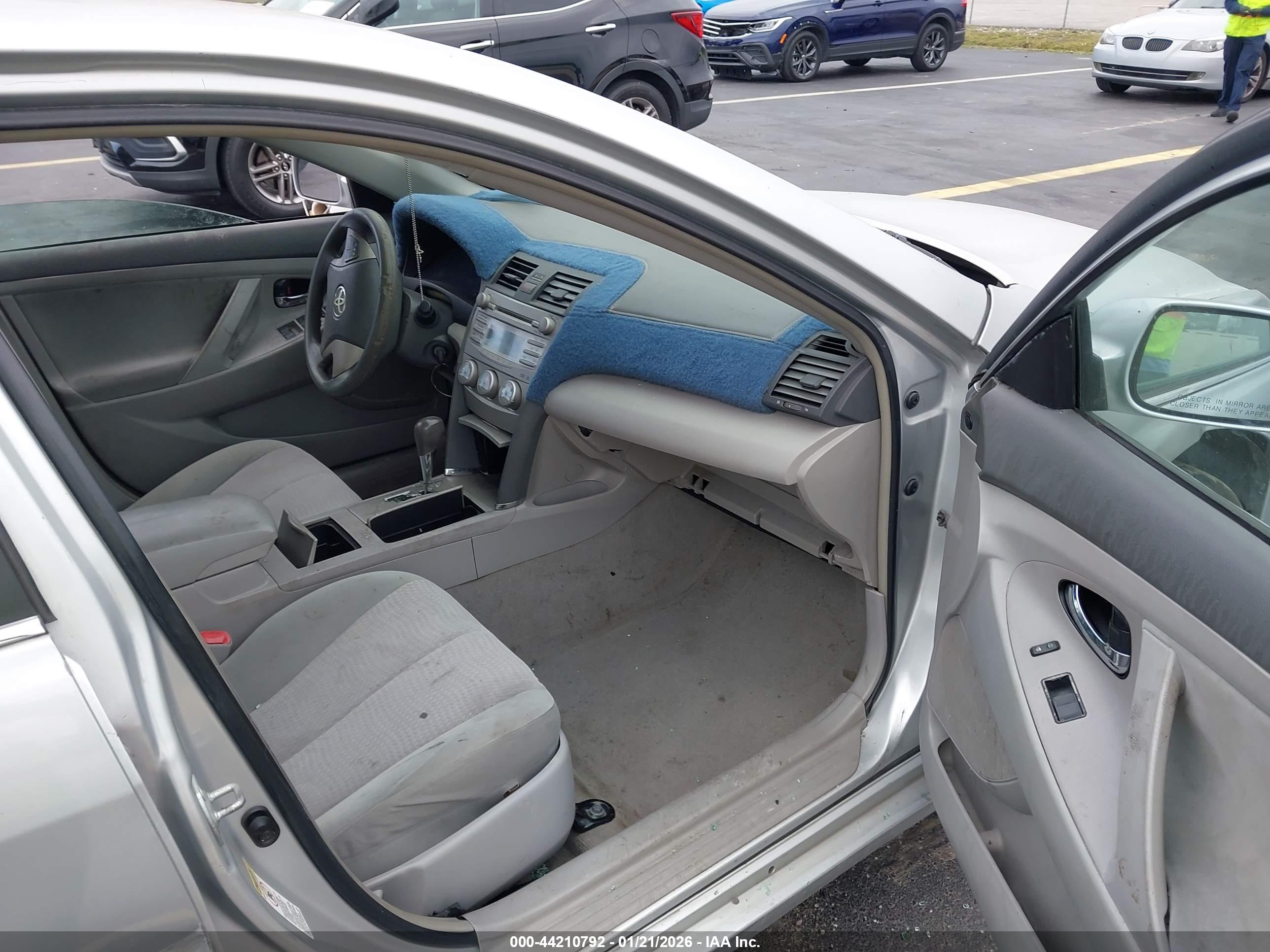 TOYOTA CAMRY image 5