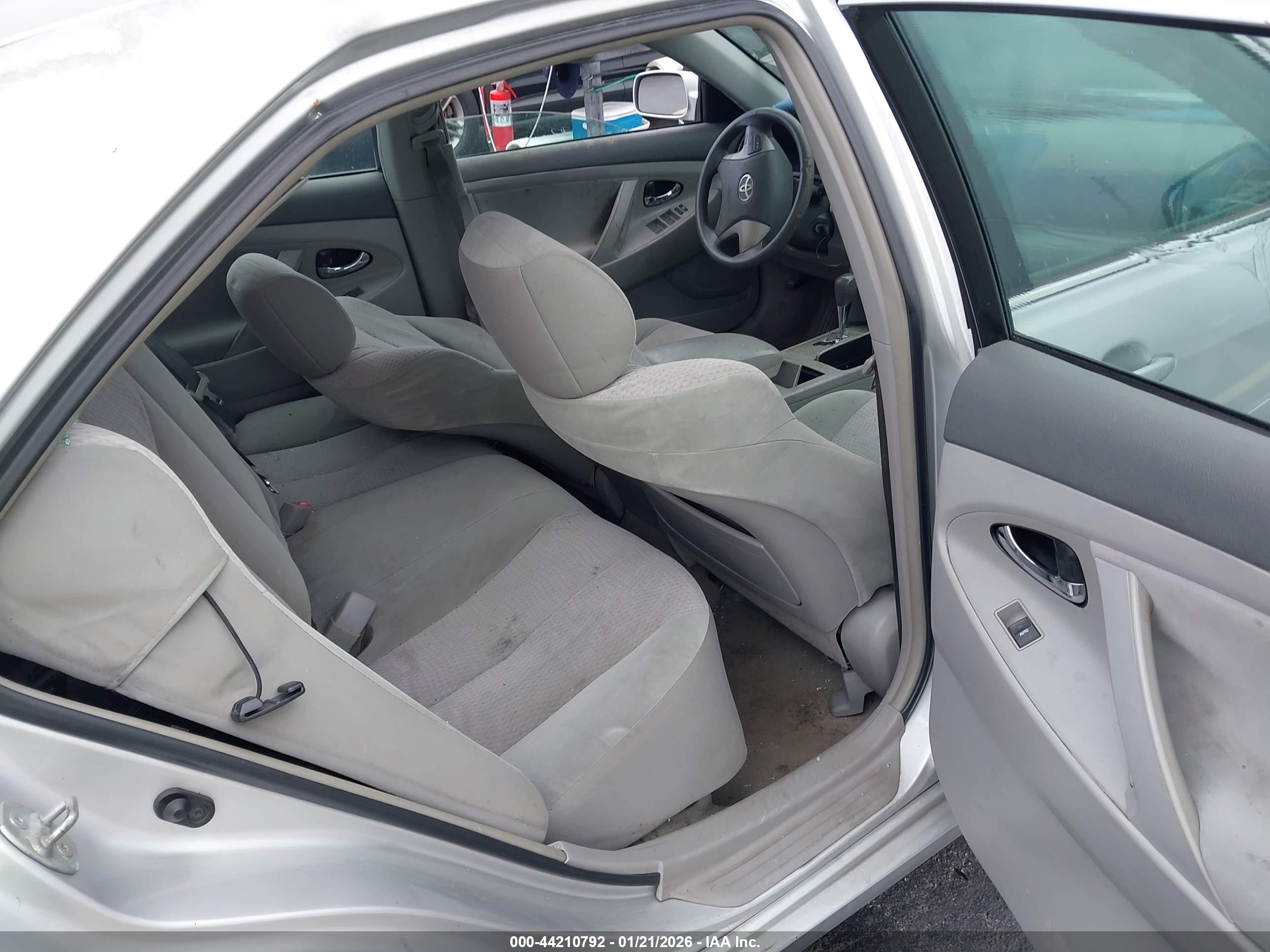 TOYOTA CAMRY image 8