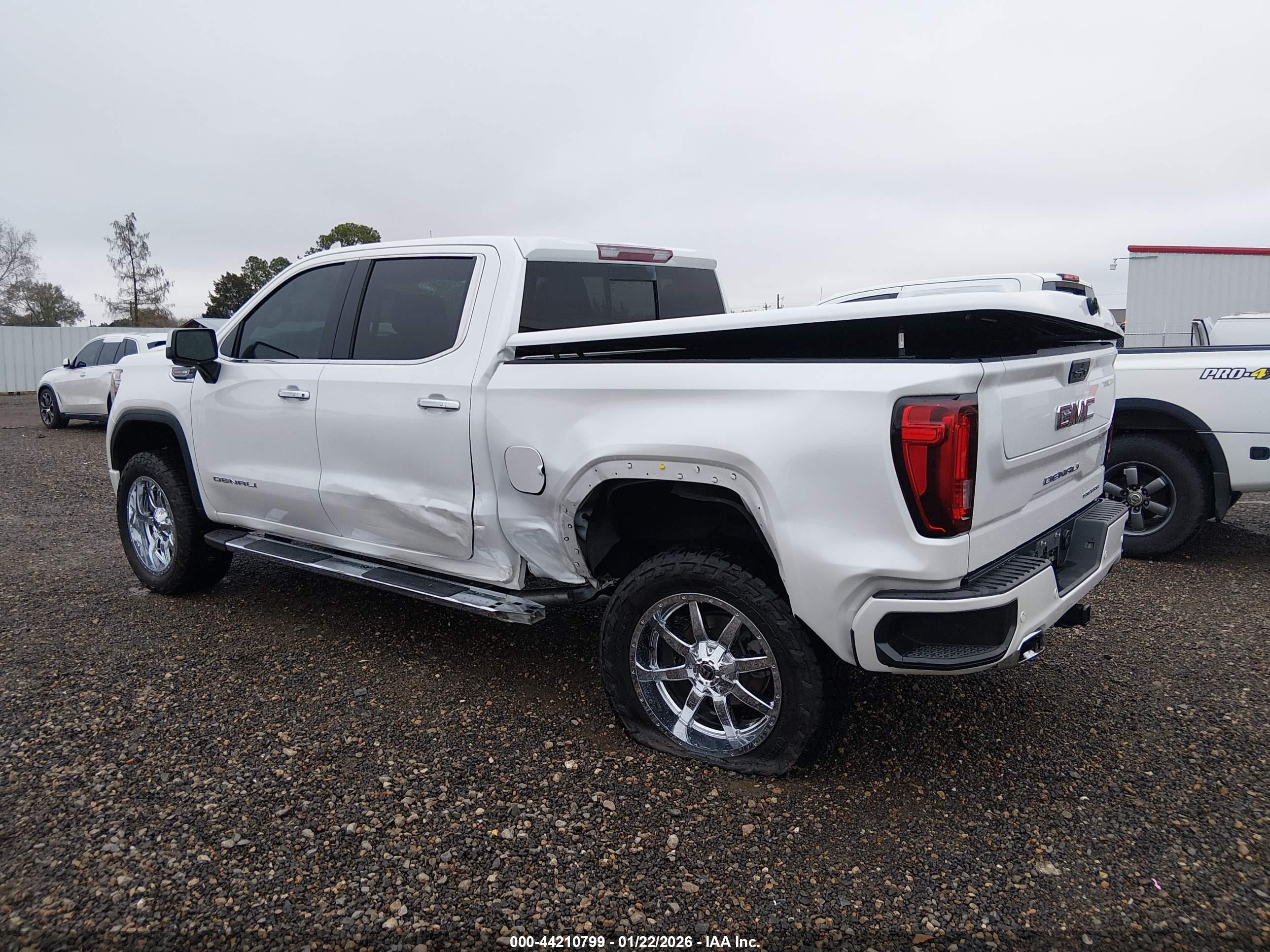 GMC SIERRA image 3