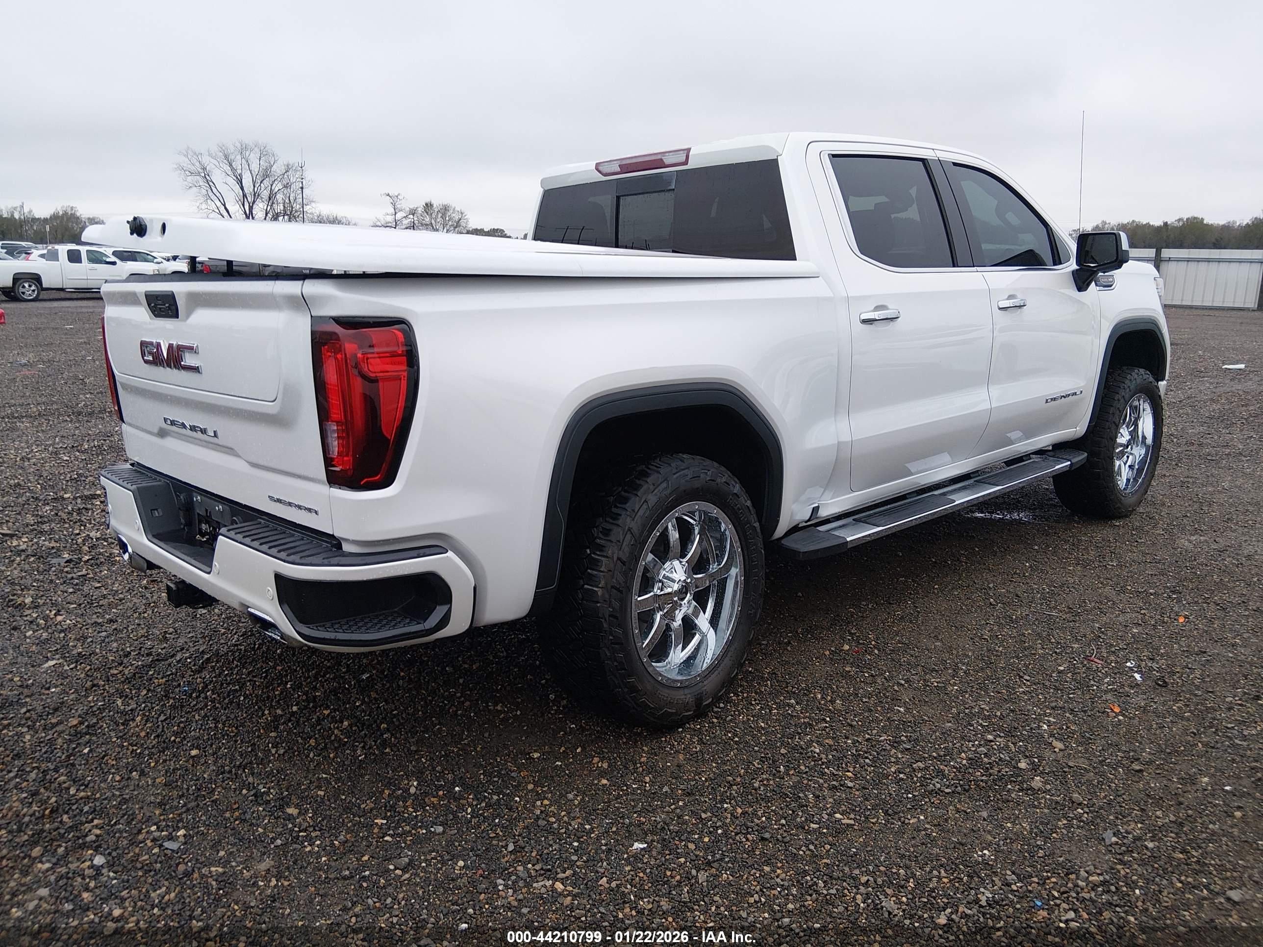 GMC SIERRA image 4