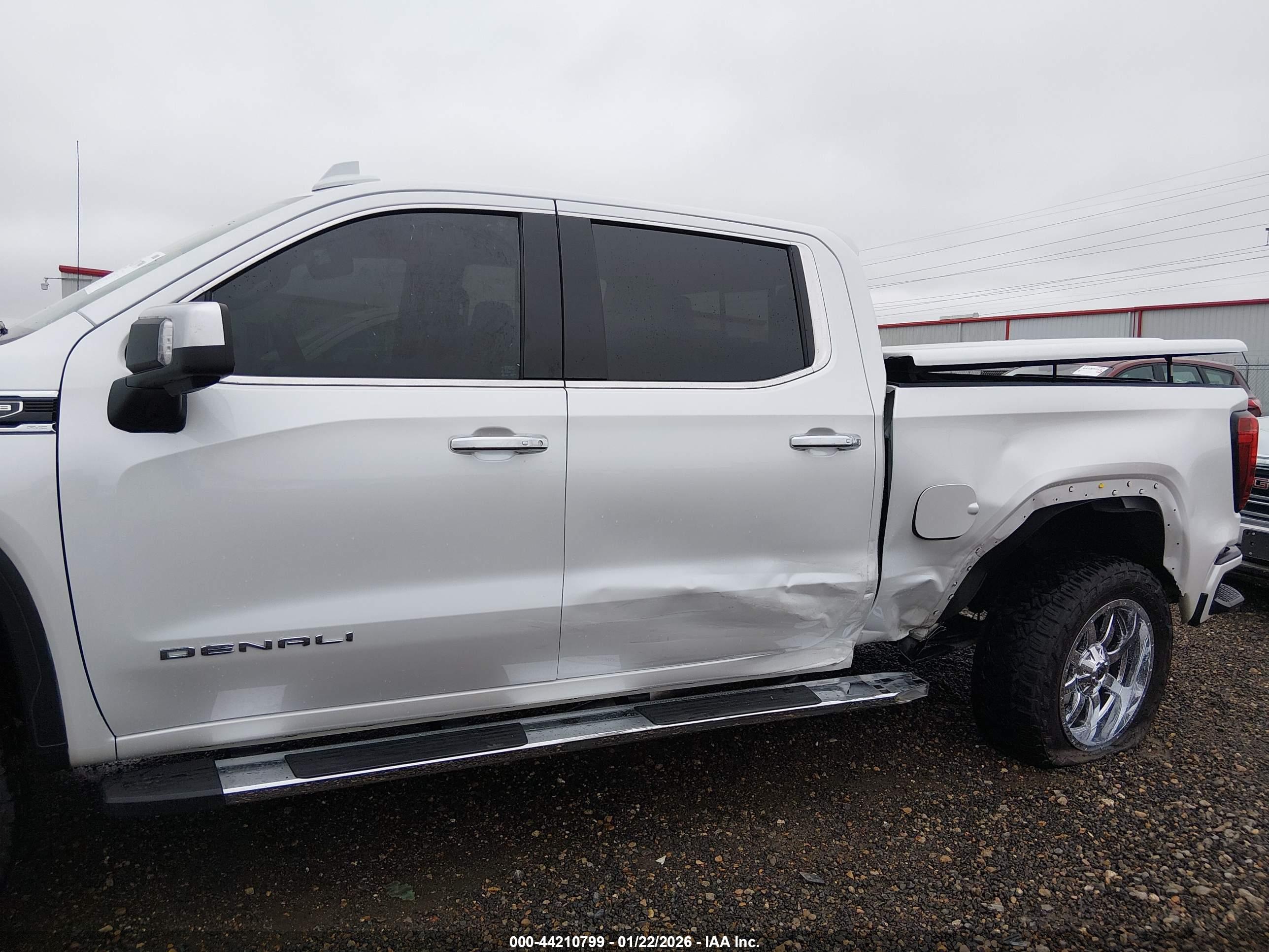 GMC SIERRA image 6