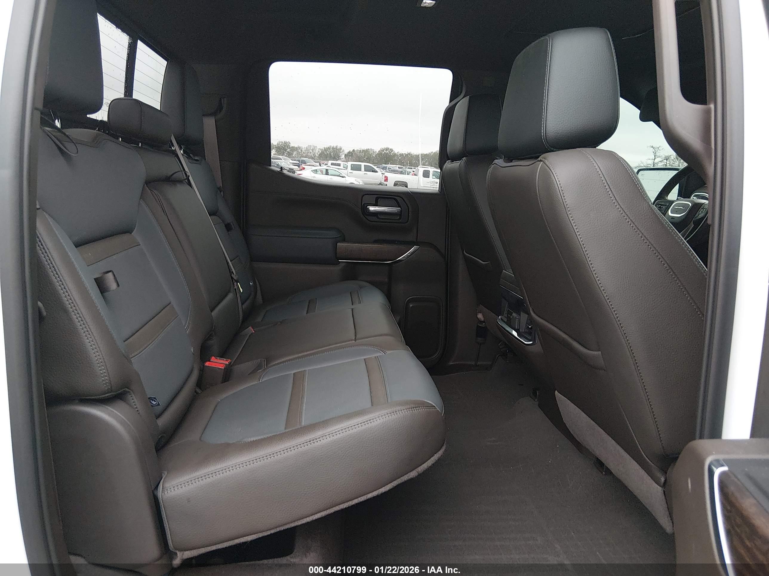 GMC SIERRA image 8
