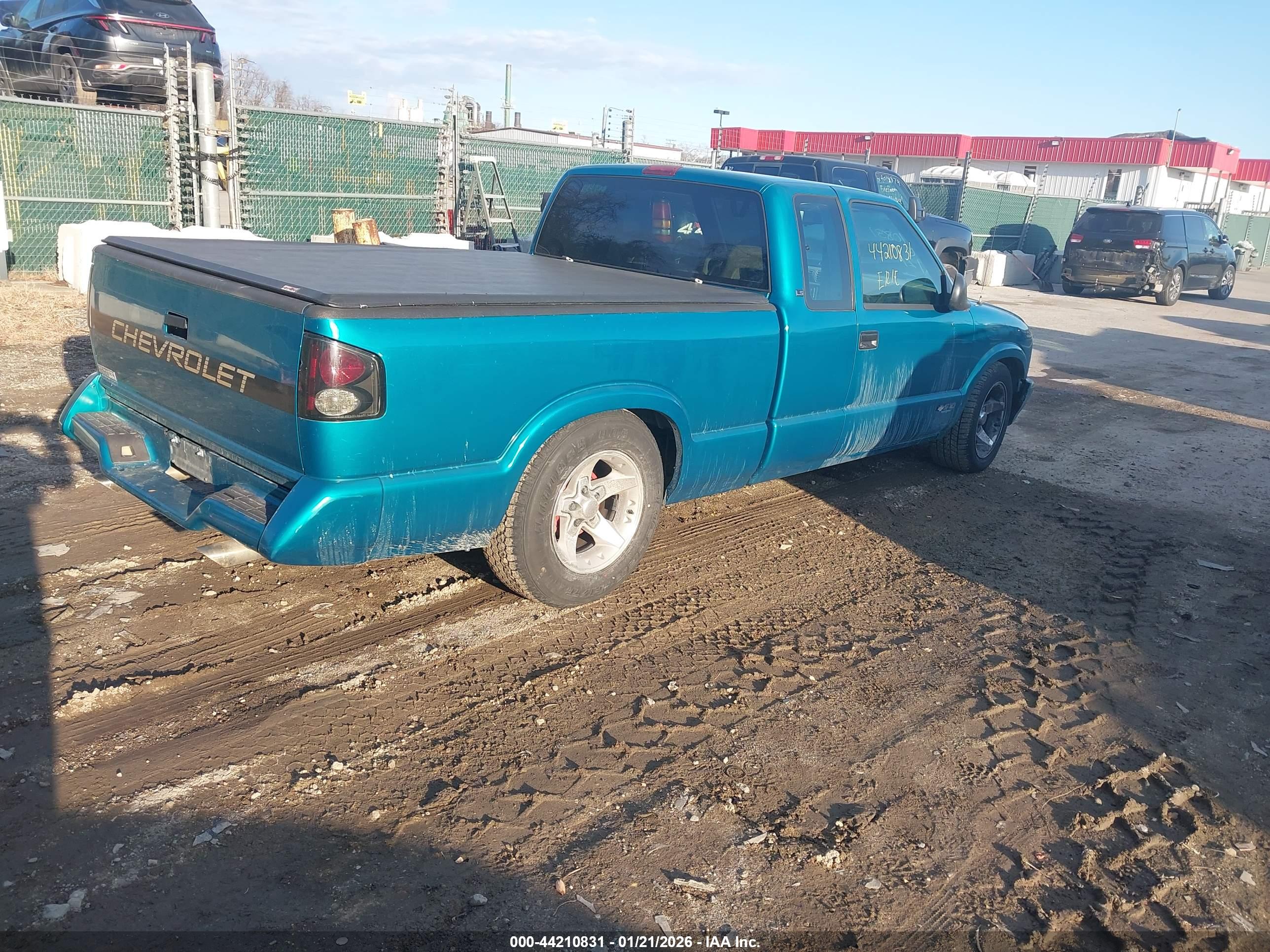 CHEVROLET S image 4