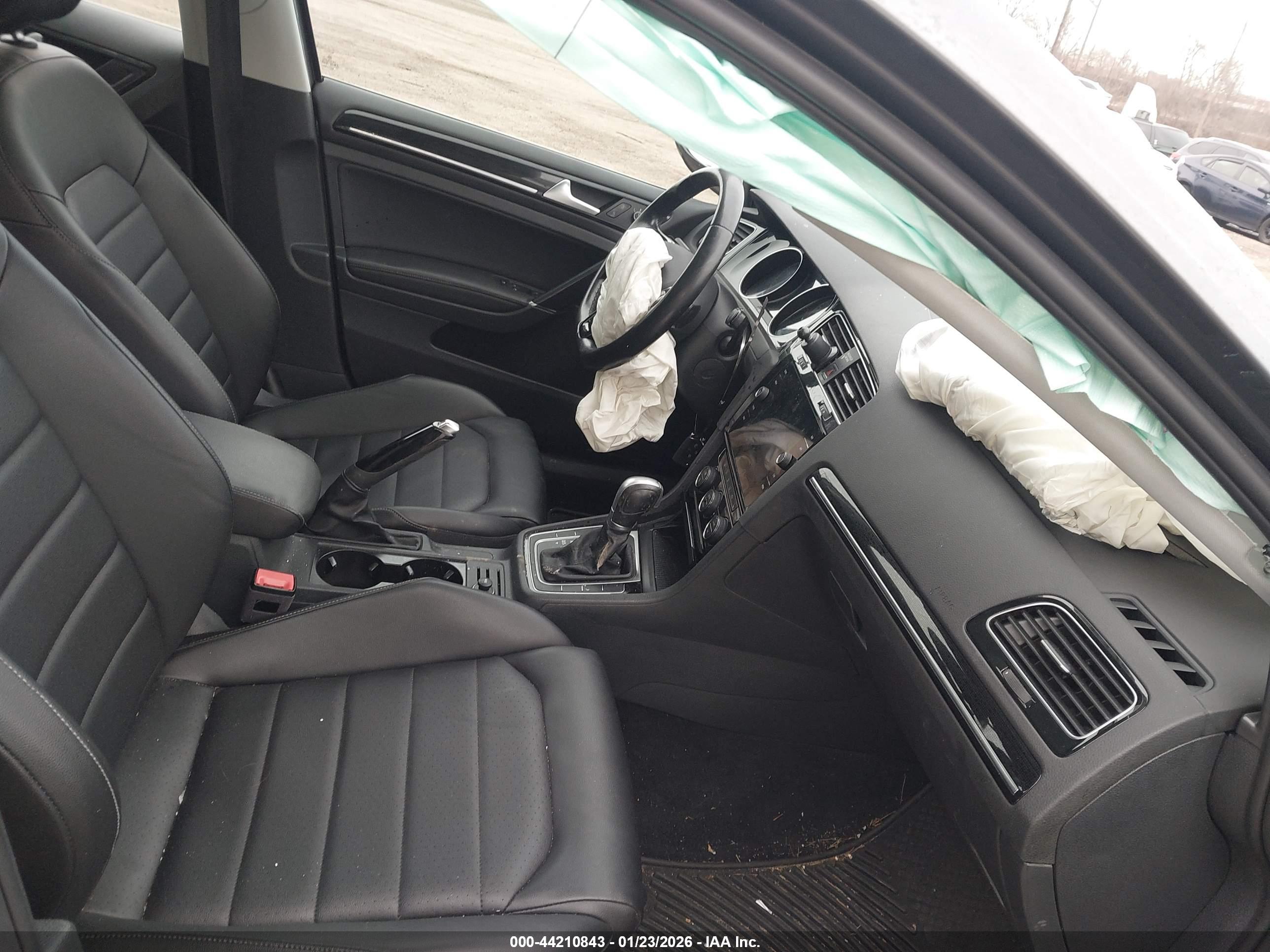 VOLKSWAGEN GOLF image 5