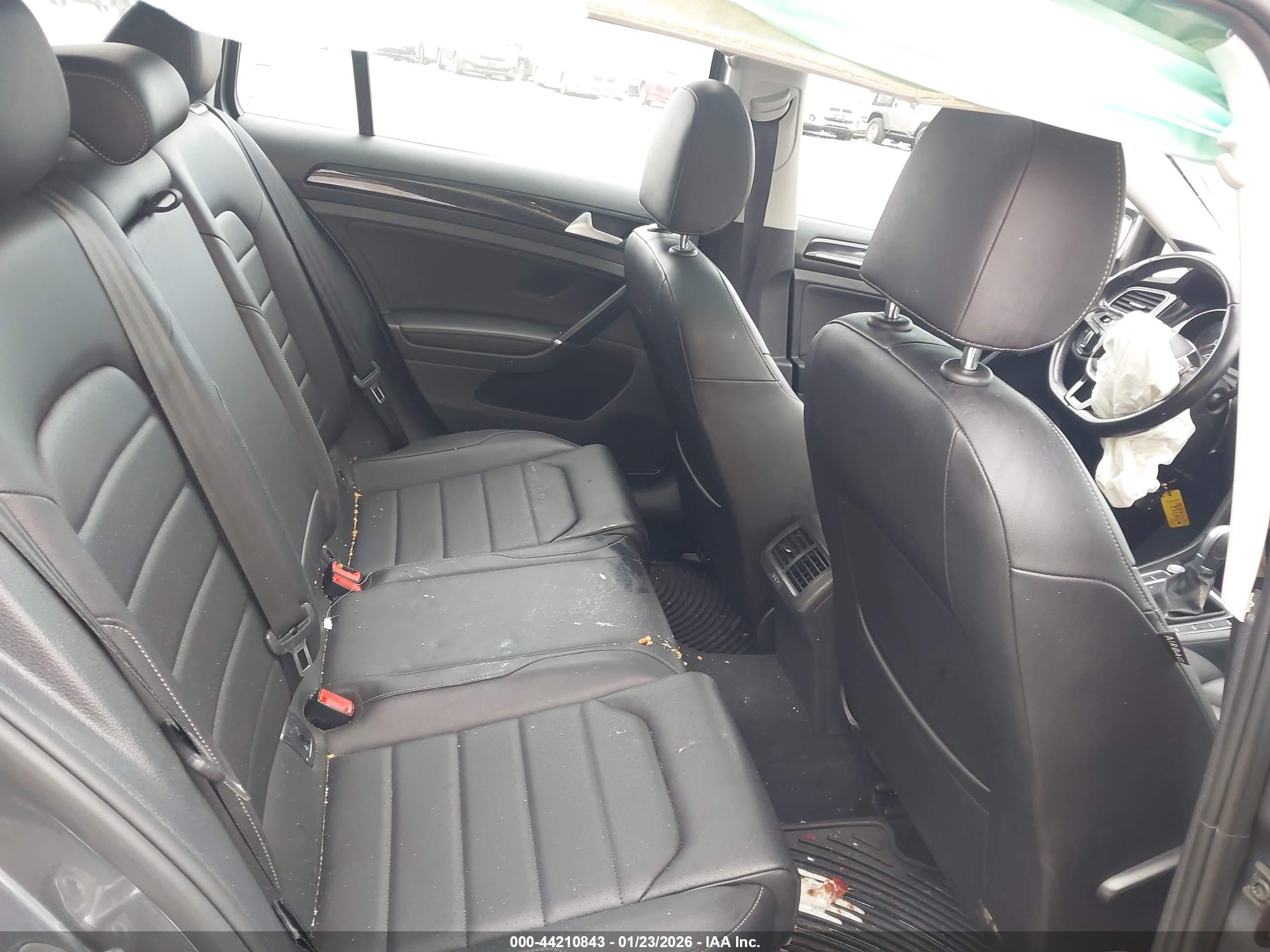 VOLKSWAGEN GOLF image 8