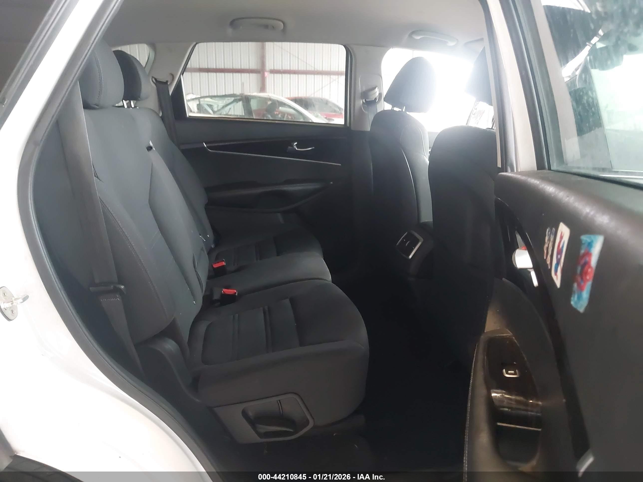 KIA SORENTO image 8