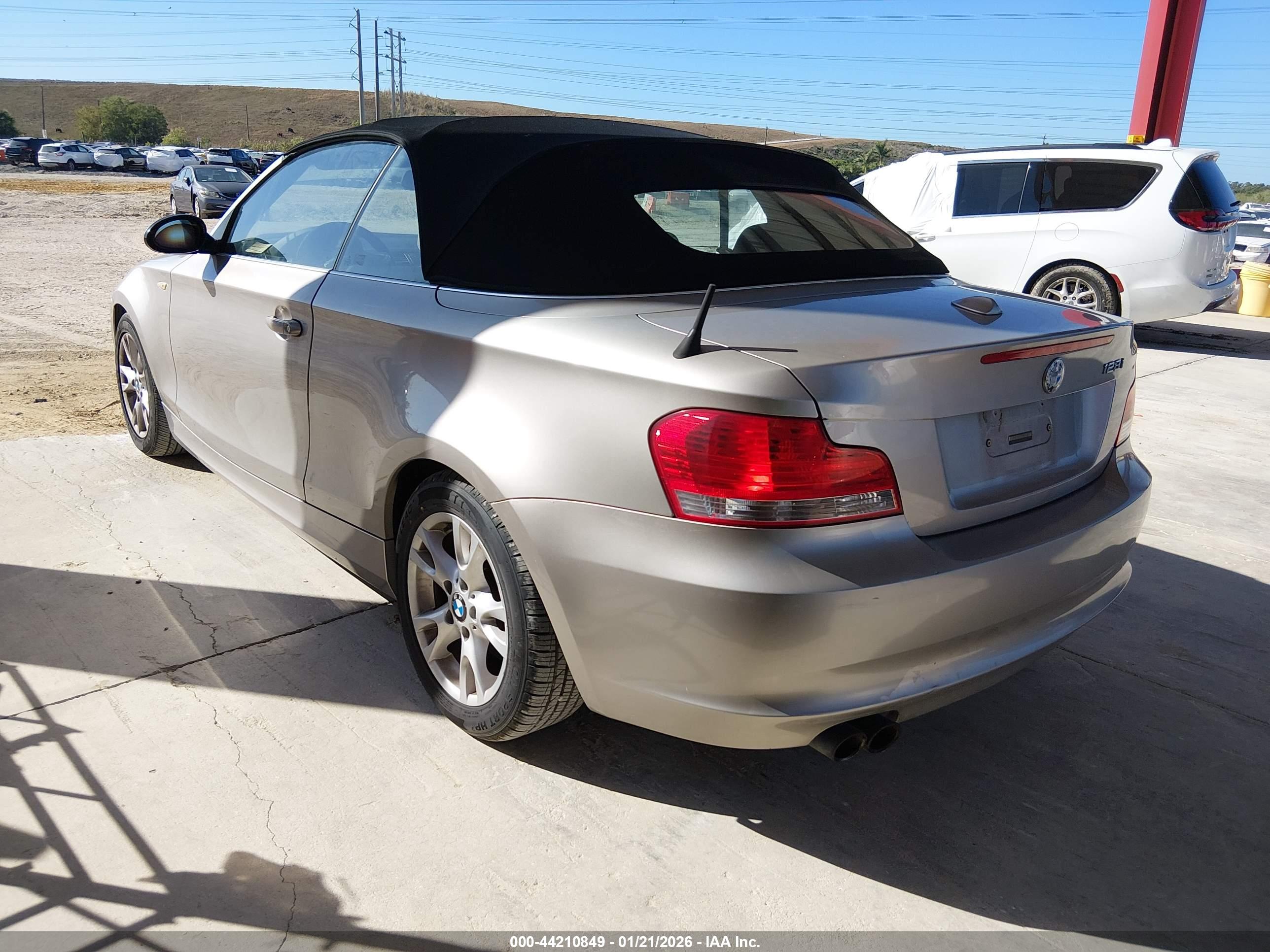 BMW 128I image 3