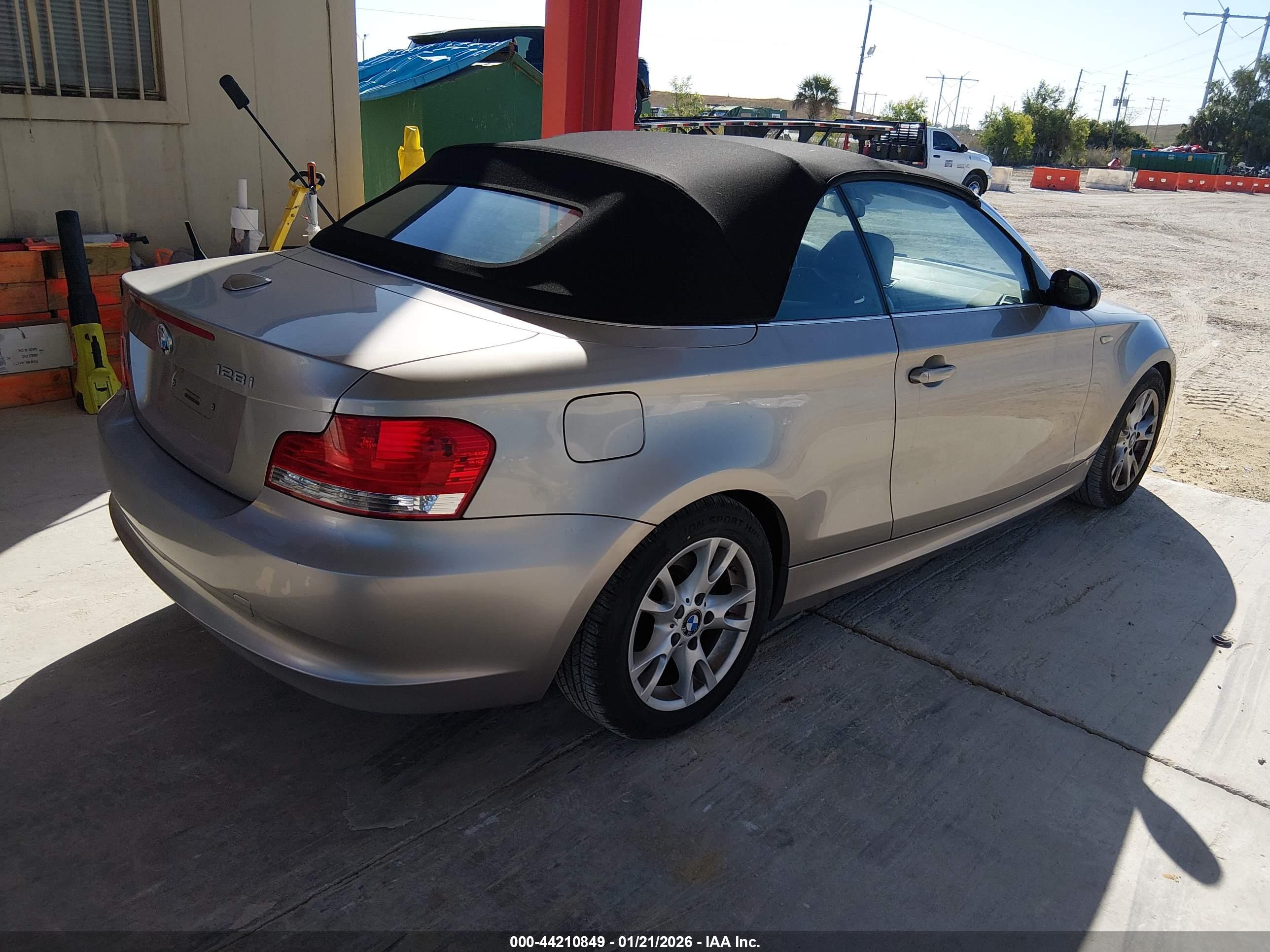 BMW 128I image 4