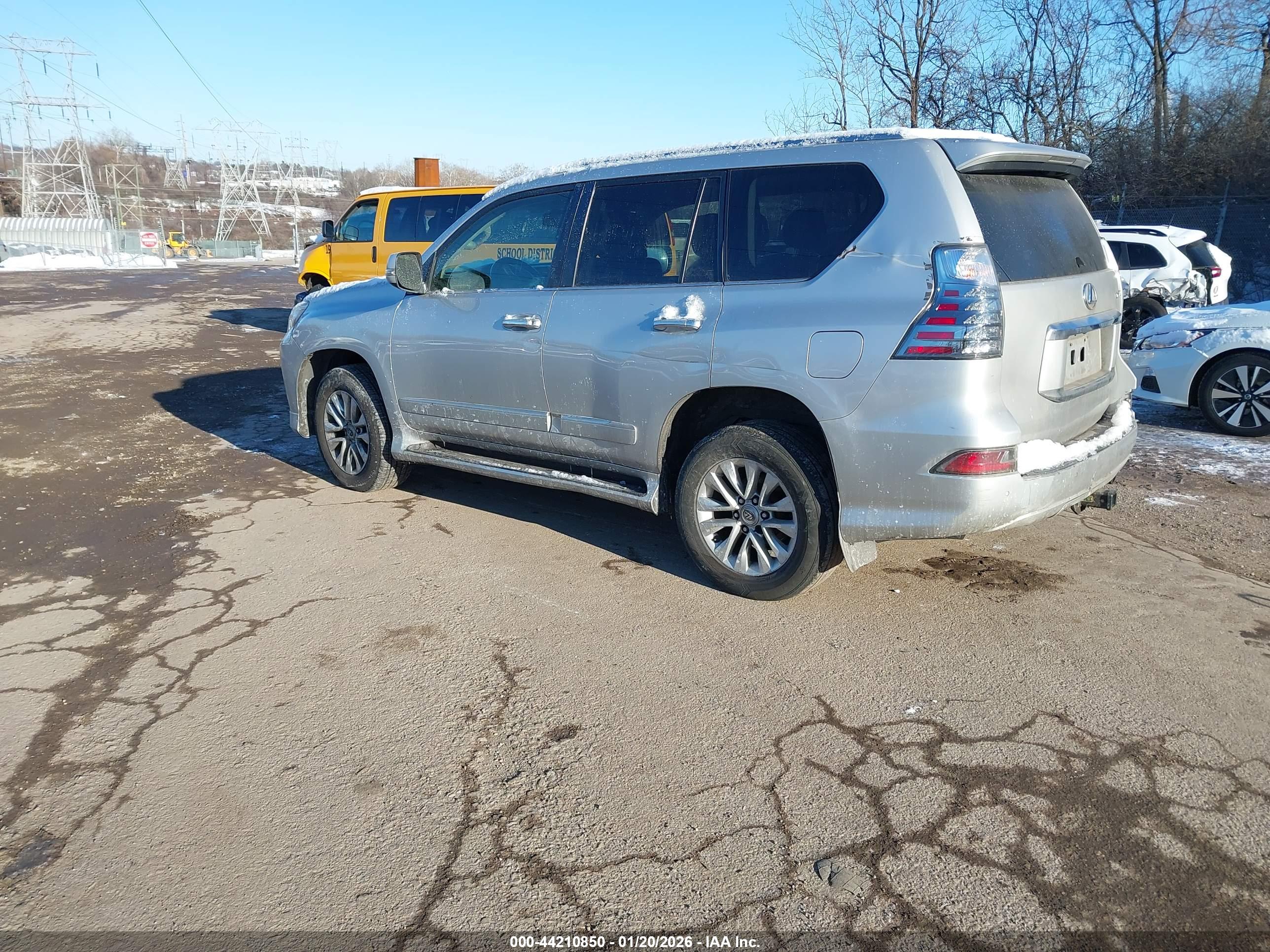 LEXUS GX image 3
