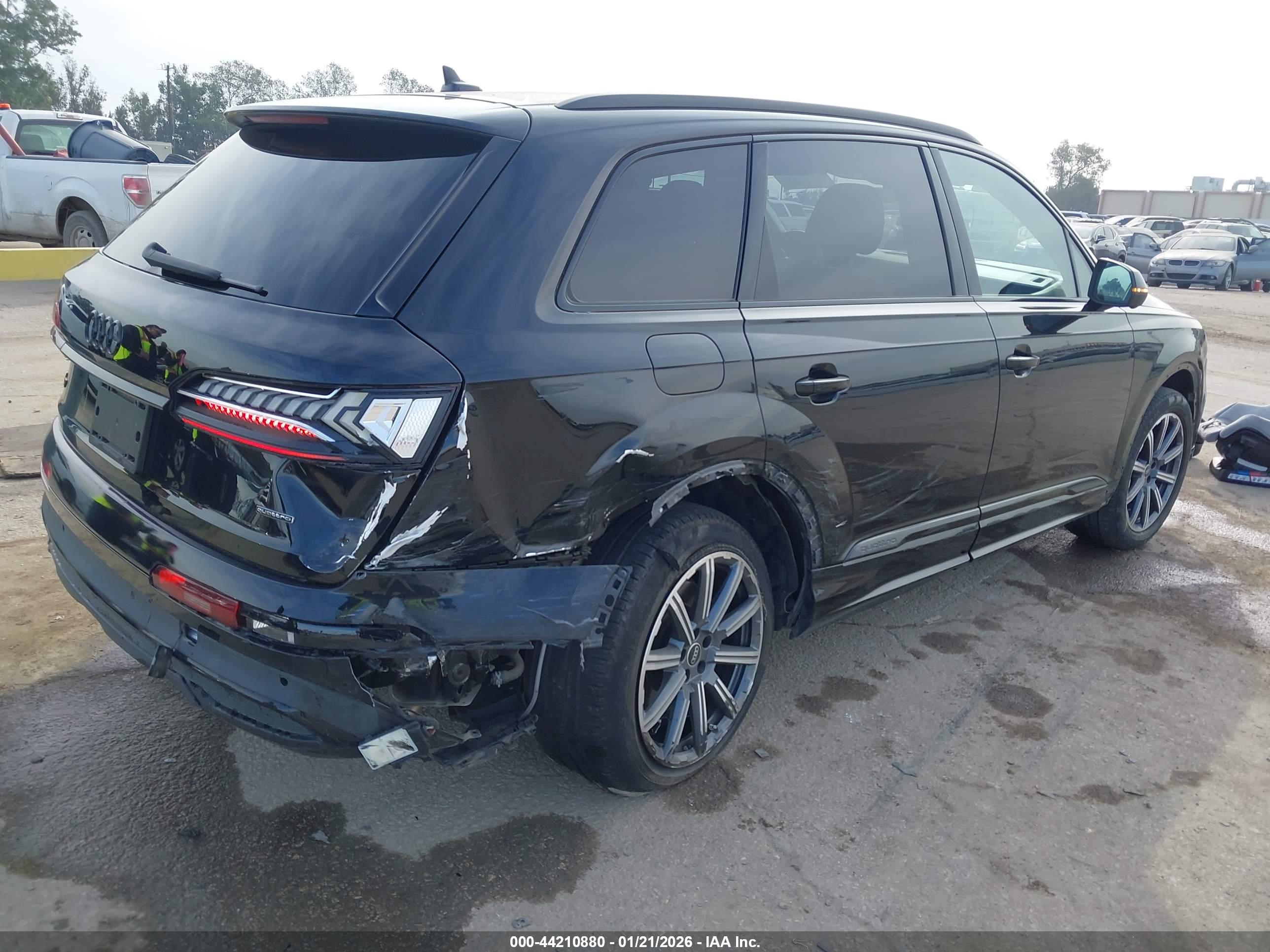 AUDI Q7 image 4