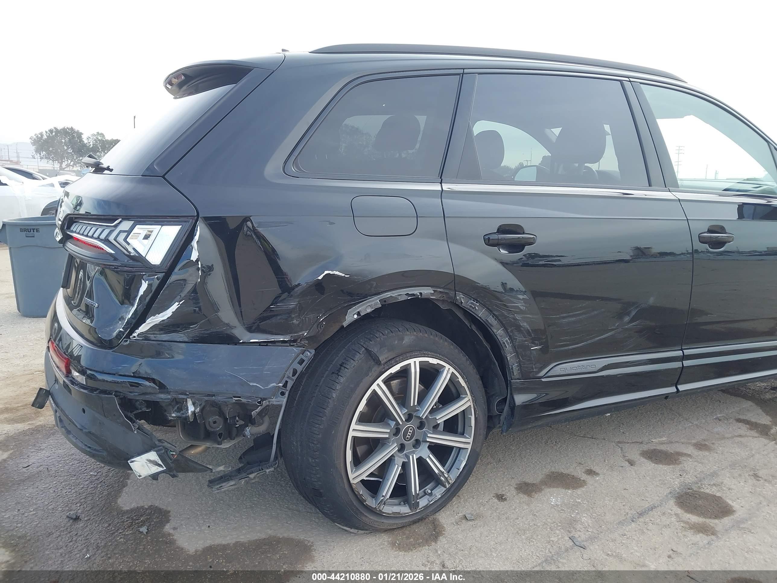 AUDI Q7 image 6
