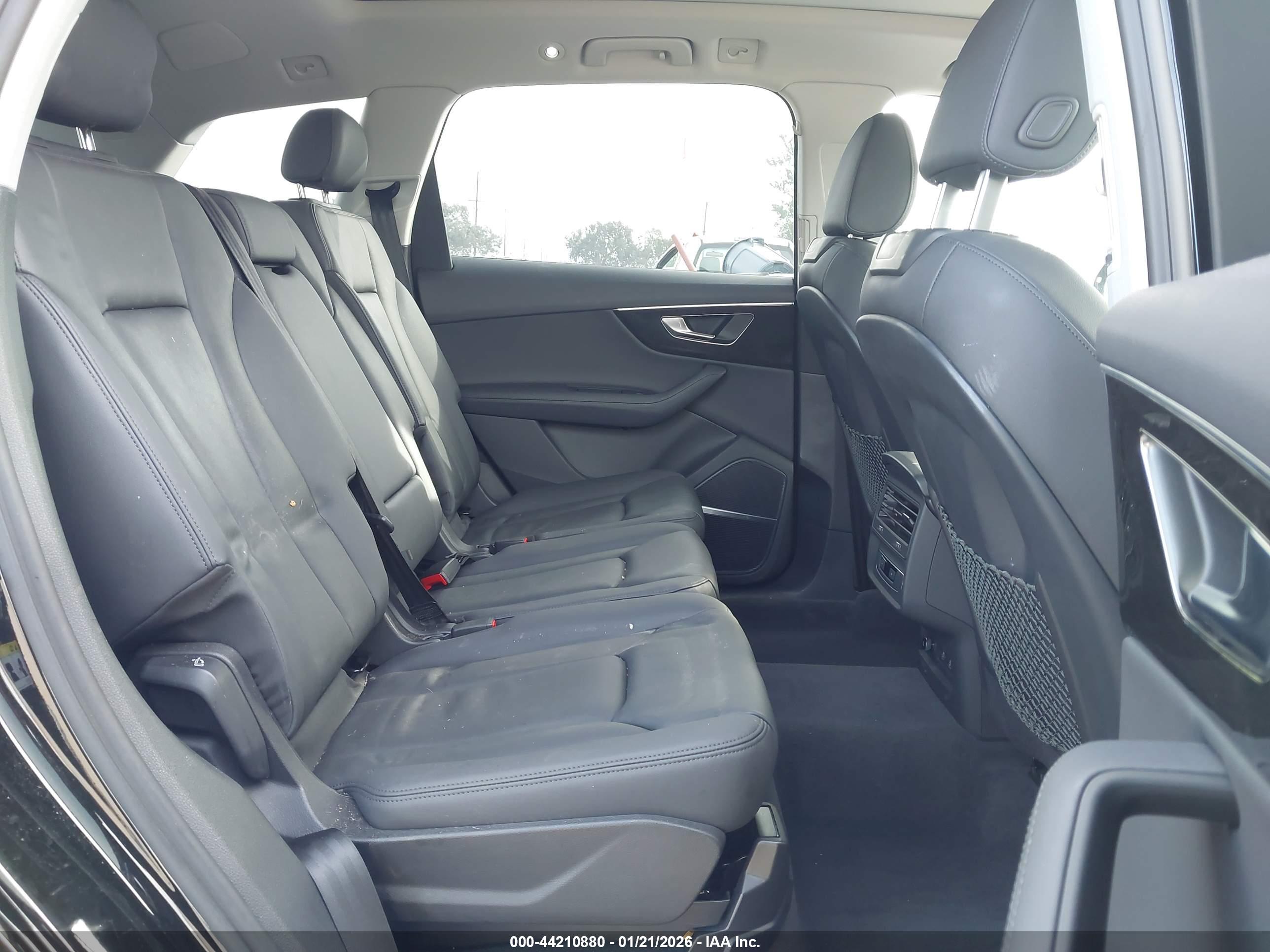AUDI Q7 image 8