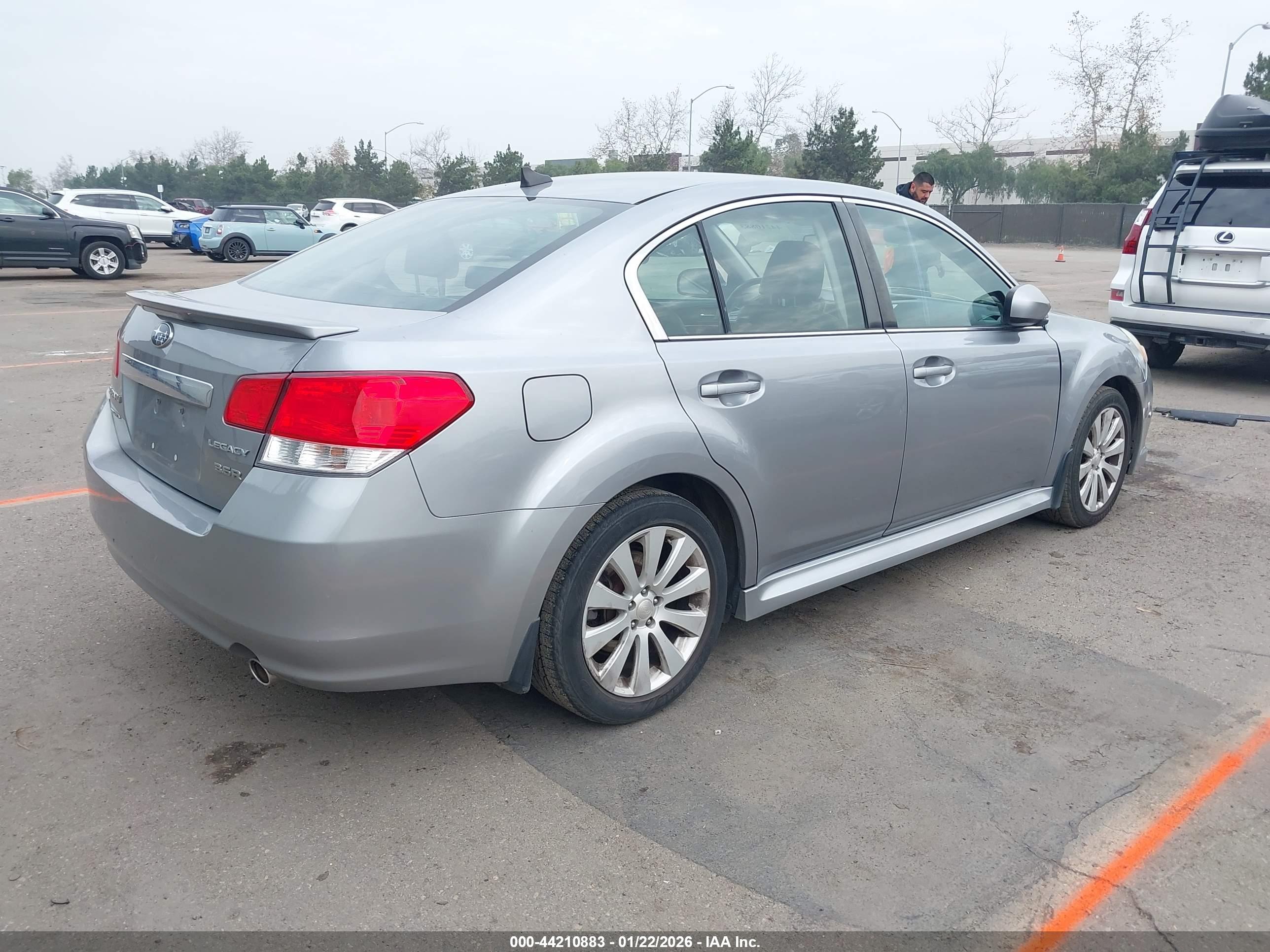 SUBARU LEGACY image 4