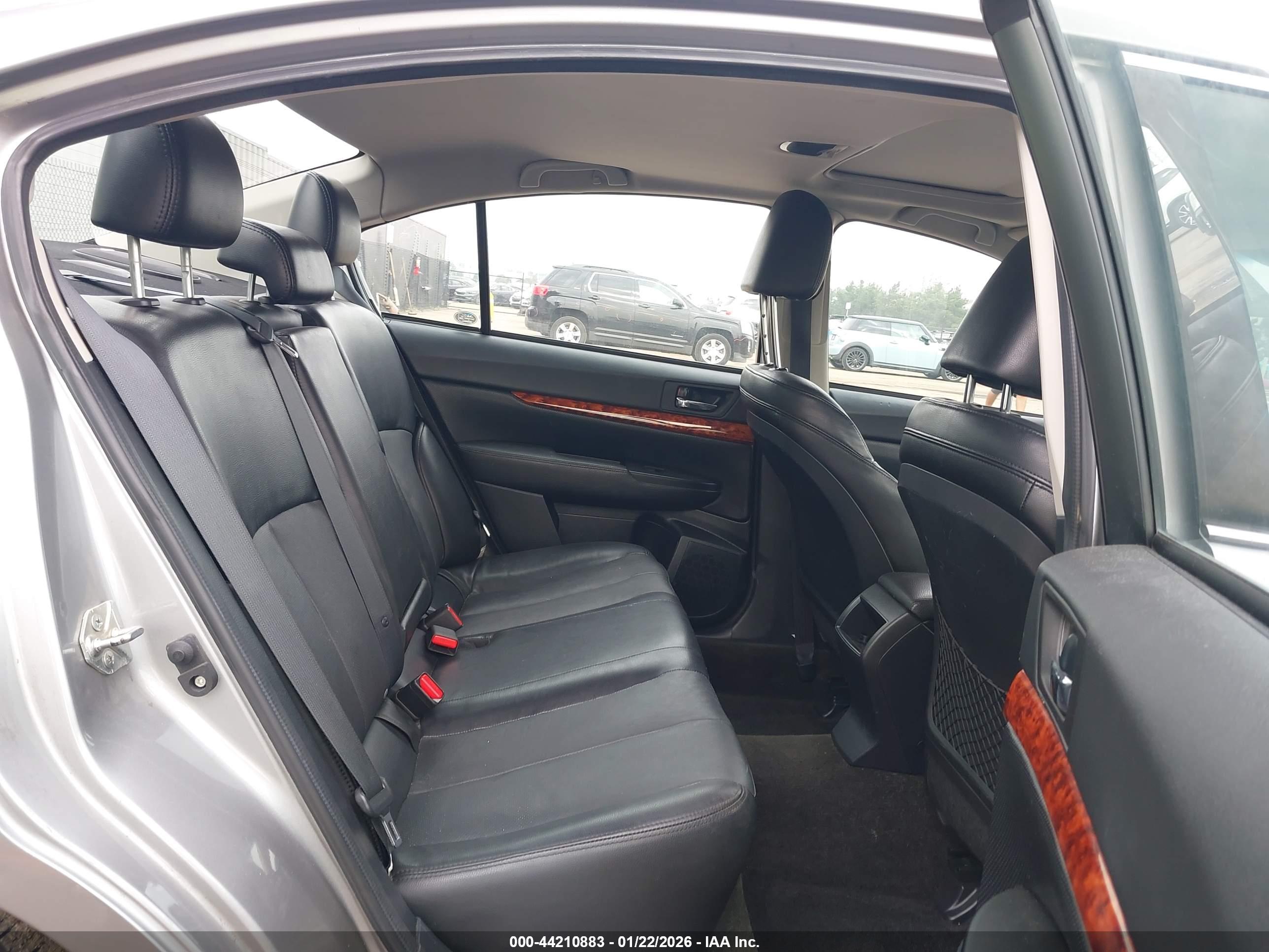 SUBARU LEGACY image 8