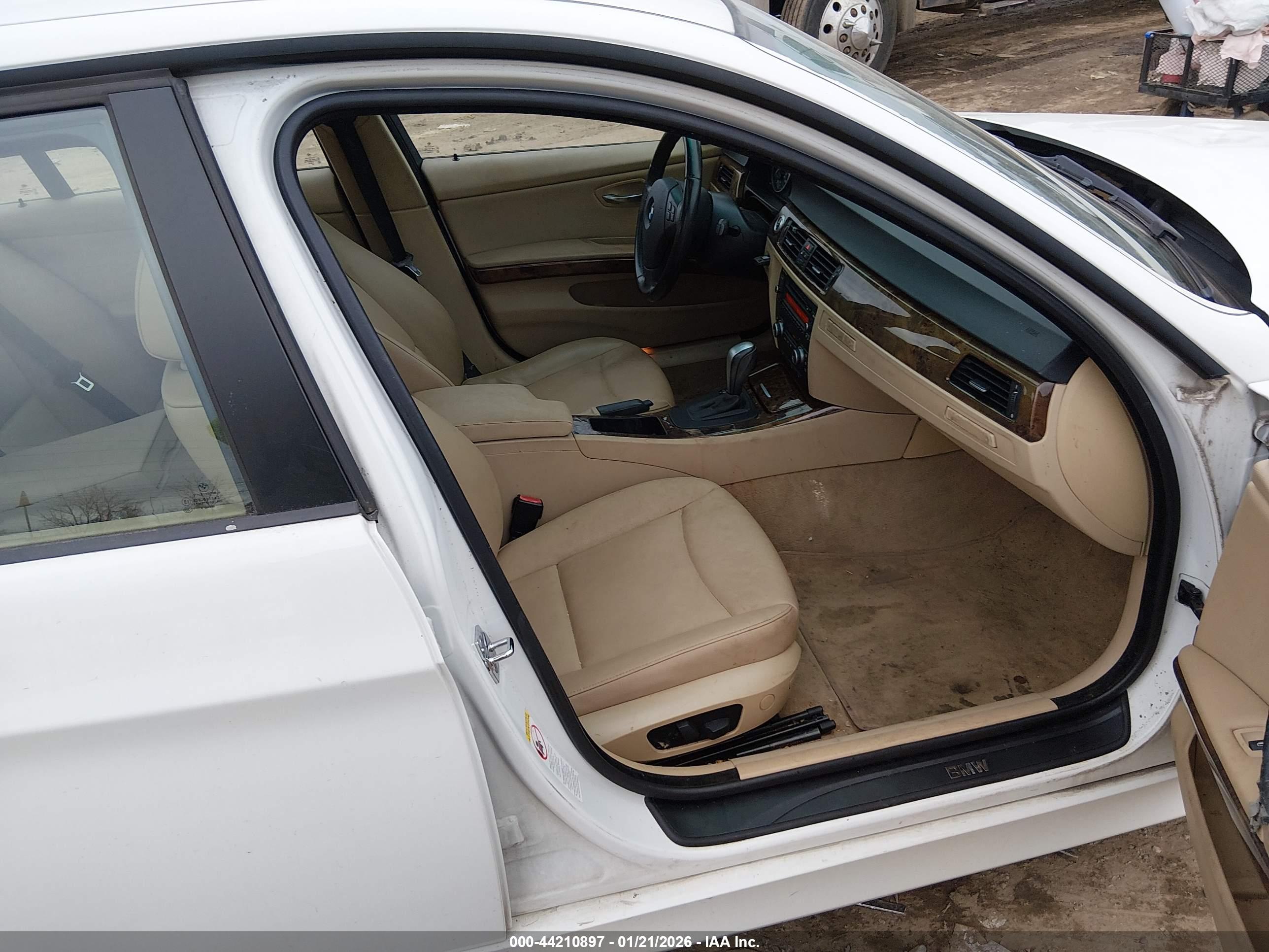 BMW 328XI image 5