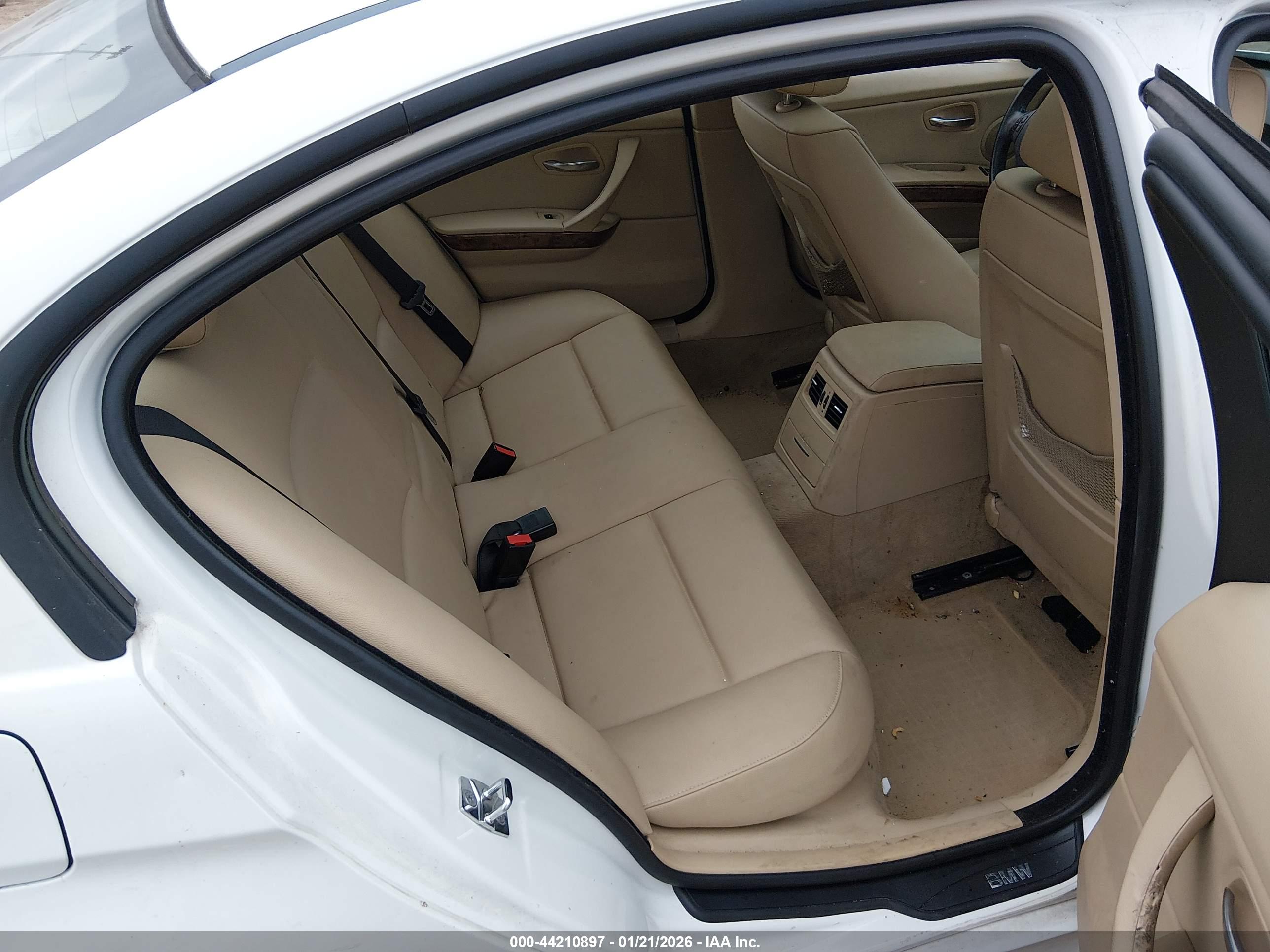 BMW 328XI image 8