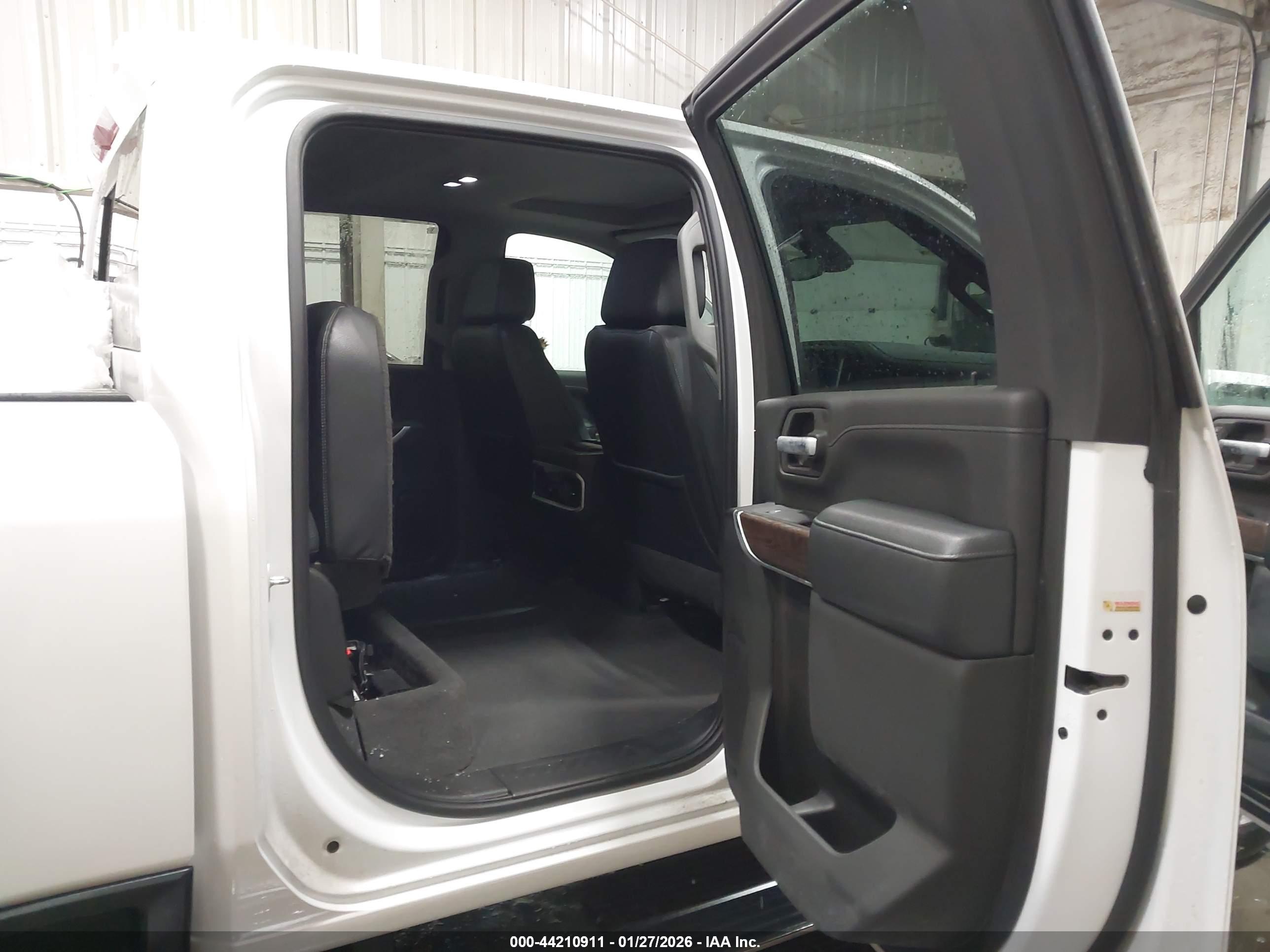 GMC SIERRA image 8