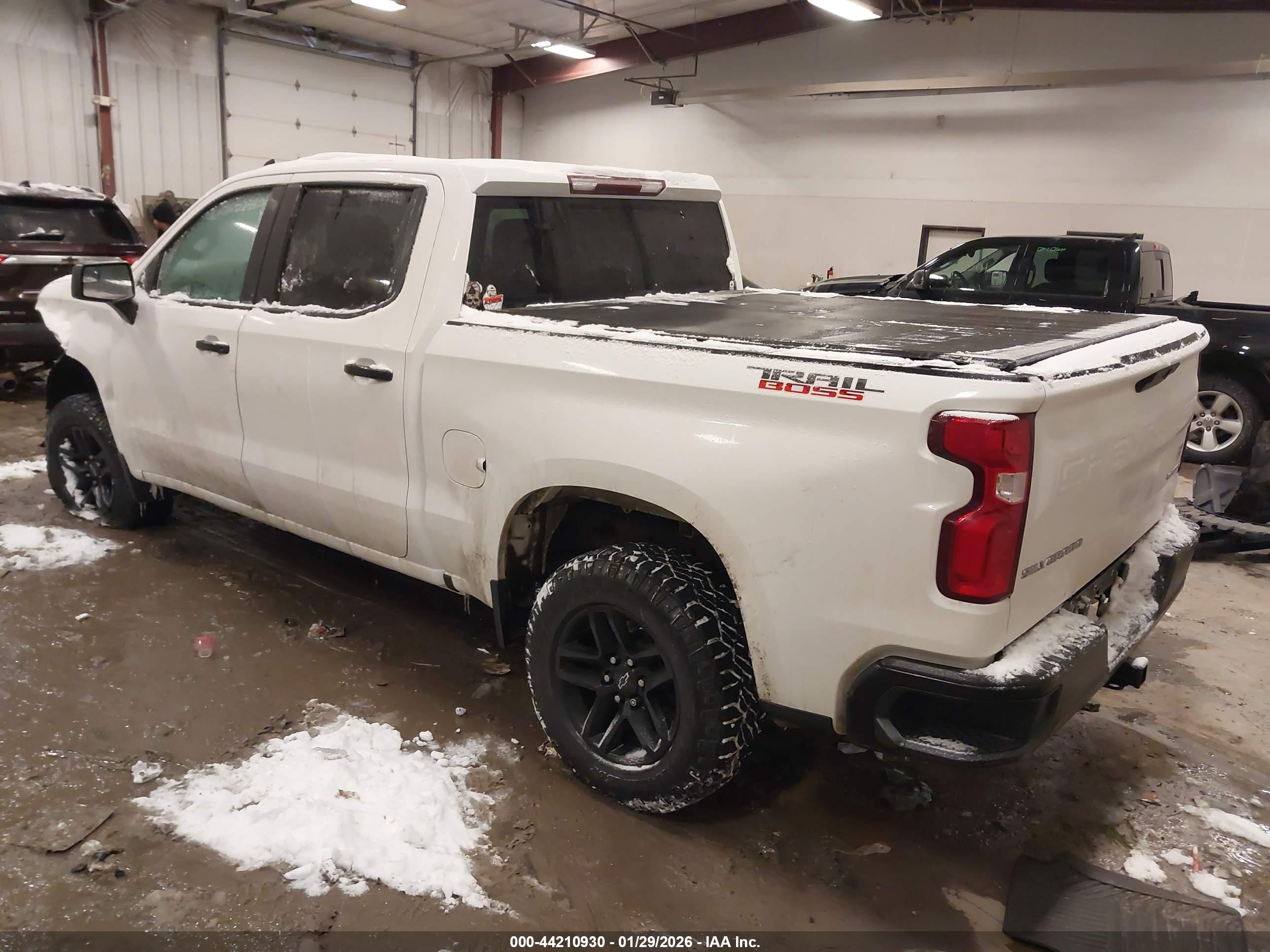 CHEVROLET SILVERADO image 3