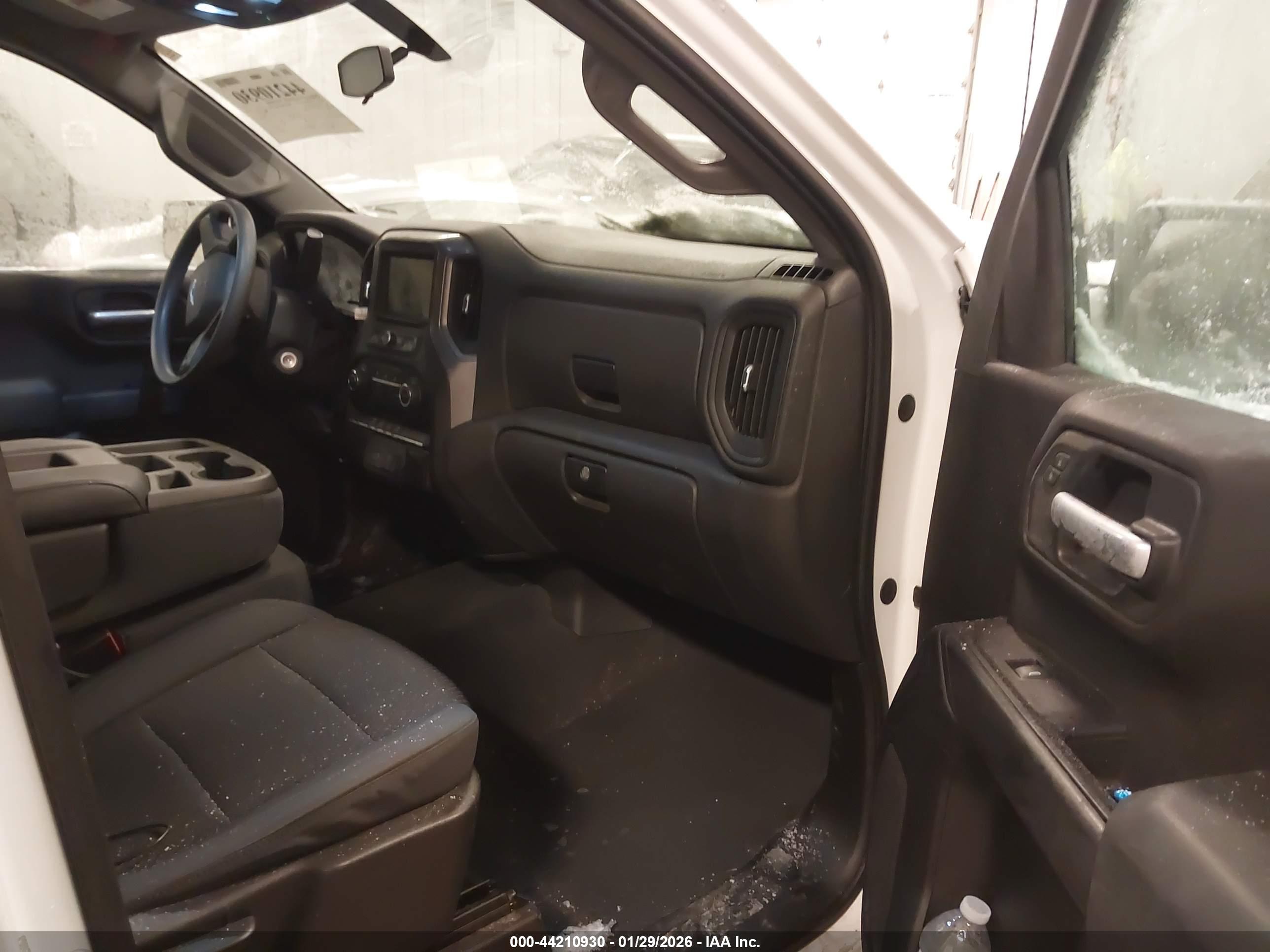 CHEVROLET SILVERADO image 5