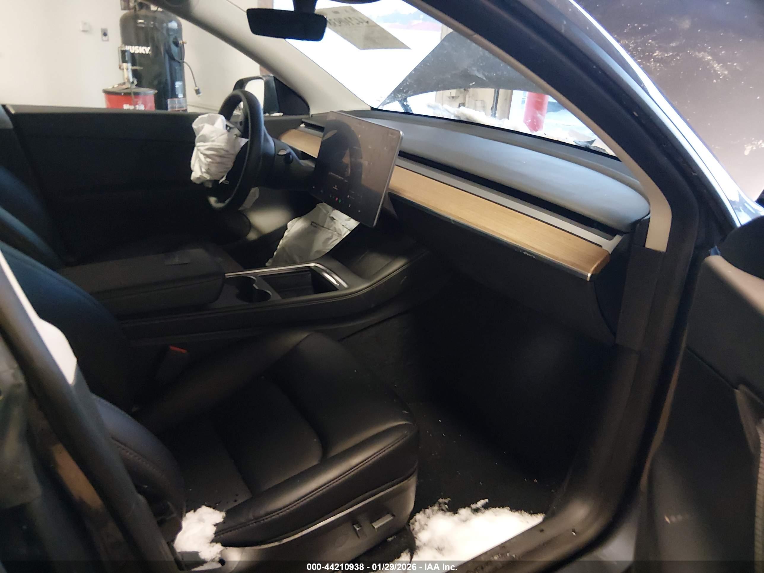 TESLA MODEL image 5