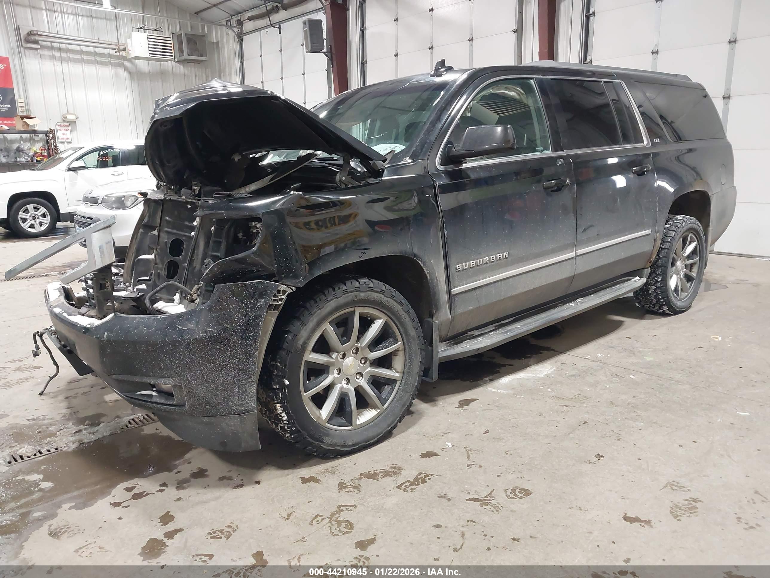 CHEVROLET SUBURBAN image 2