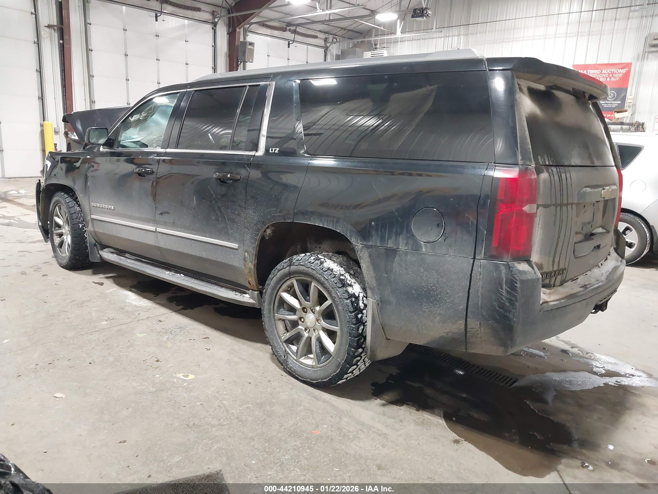 CHEVROLET SUBURBAN image 3
