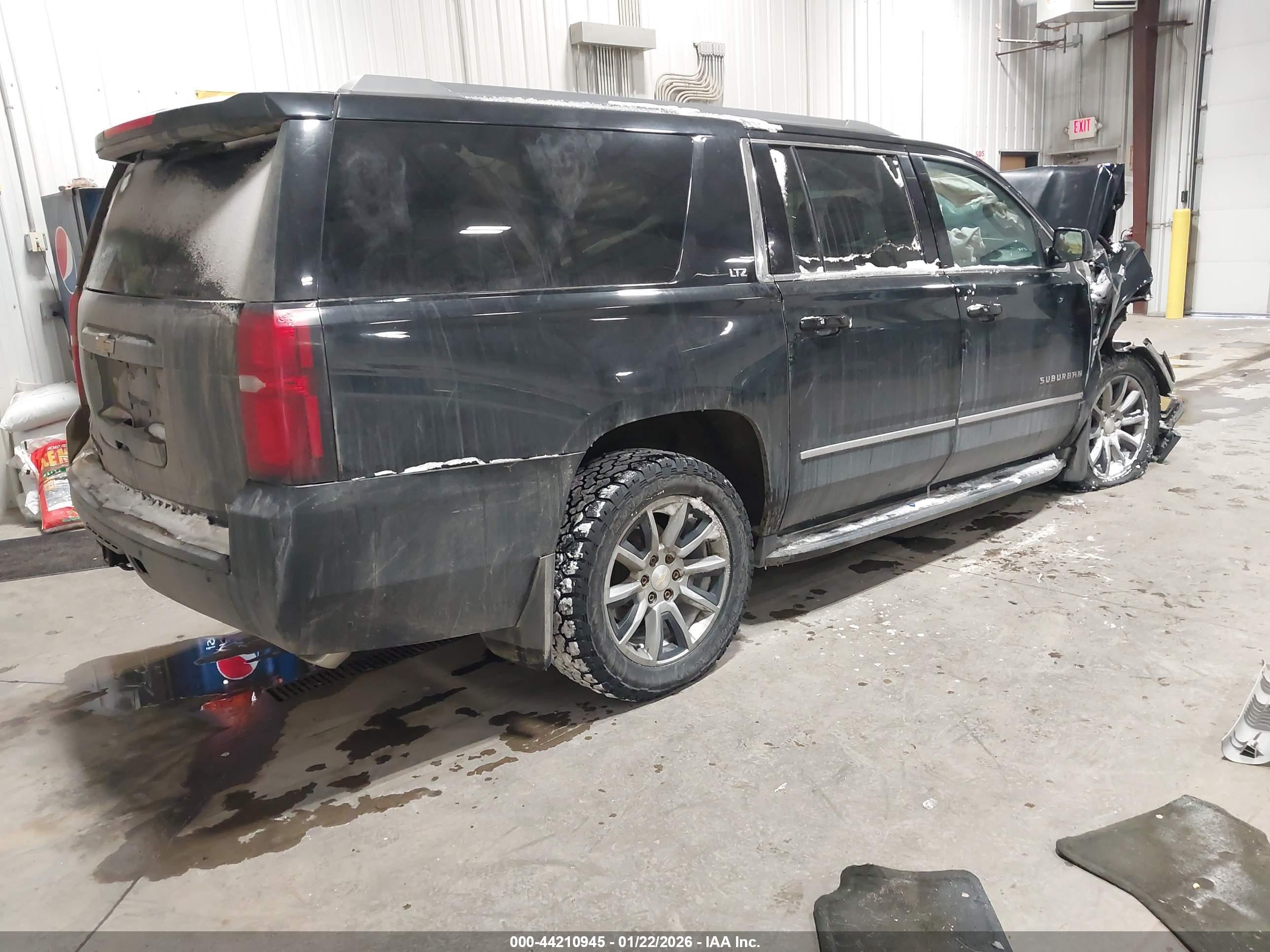 CHEVROLET SUBURBAN image 4