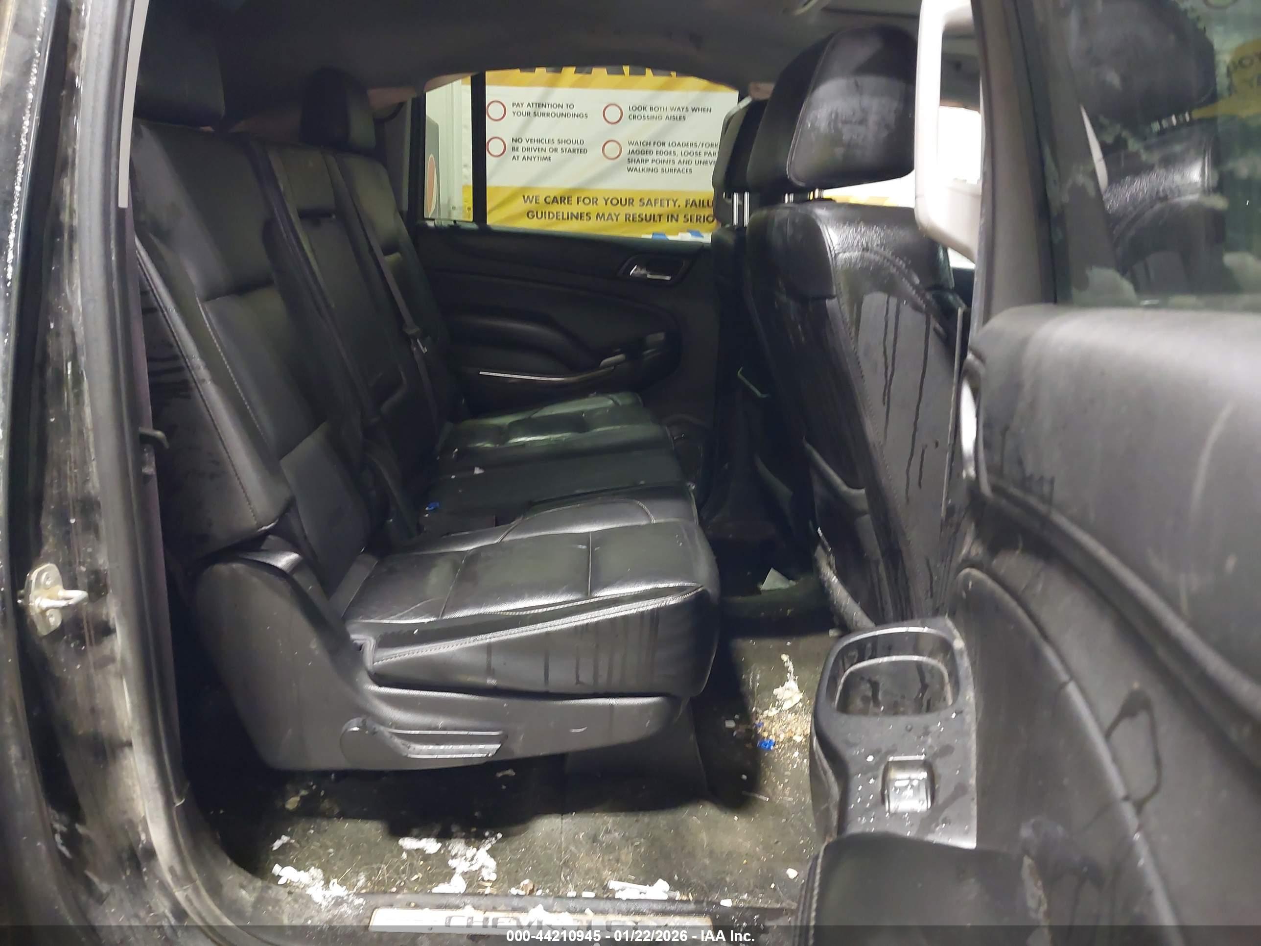 CHEVROLET SUBURBAN image 8