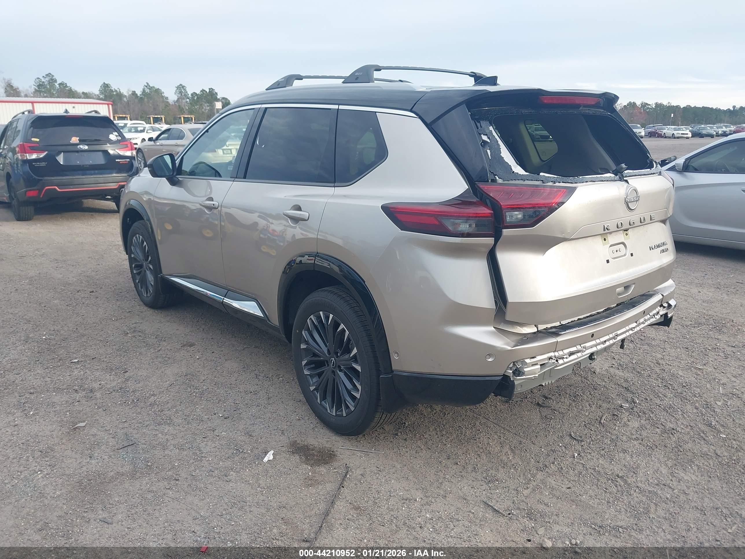 NISSAN ROGUE image 3