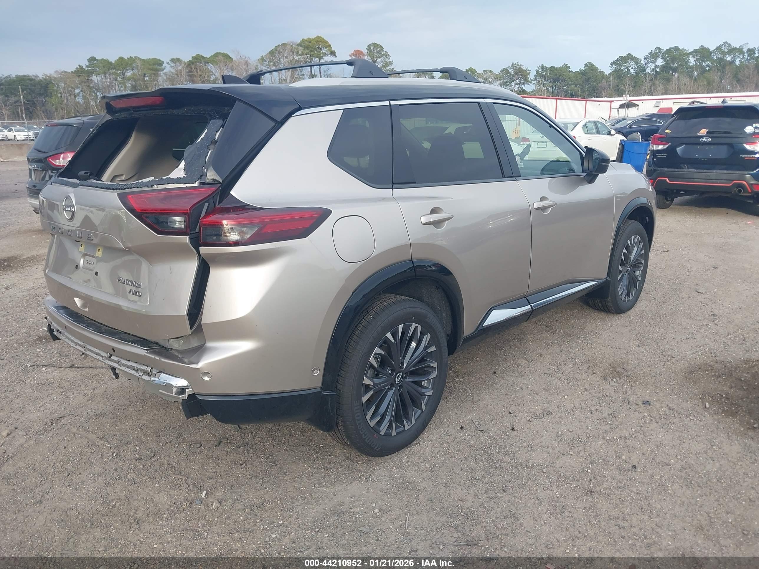 NISSAN ROGUE image 4