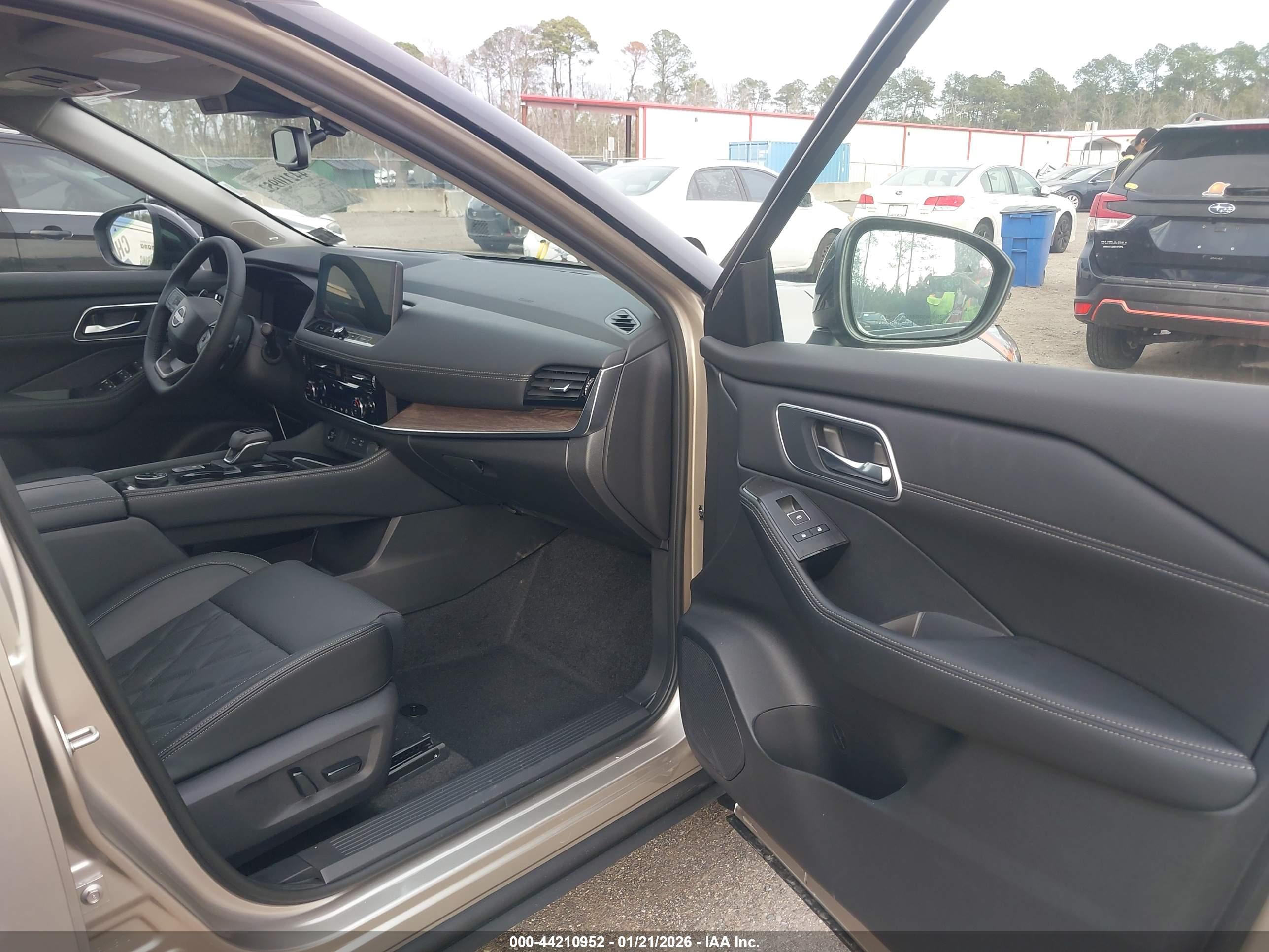 NISSAN ROGUE image 5