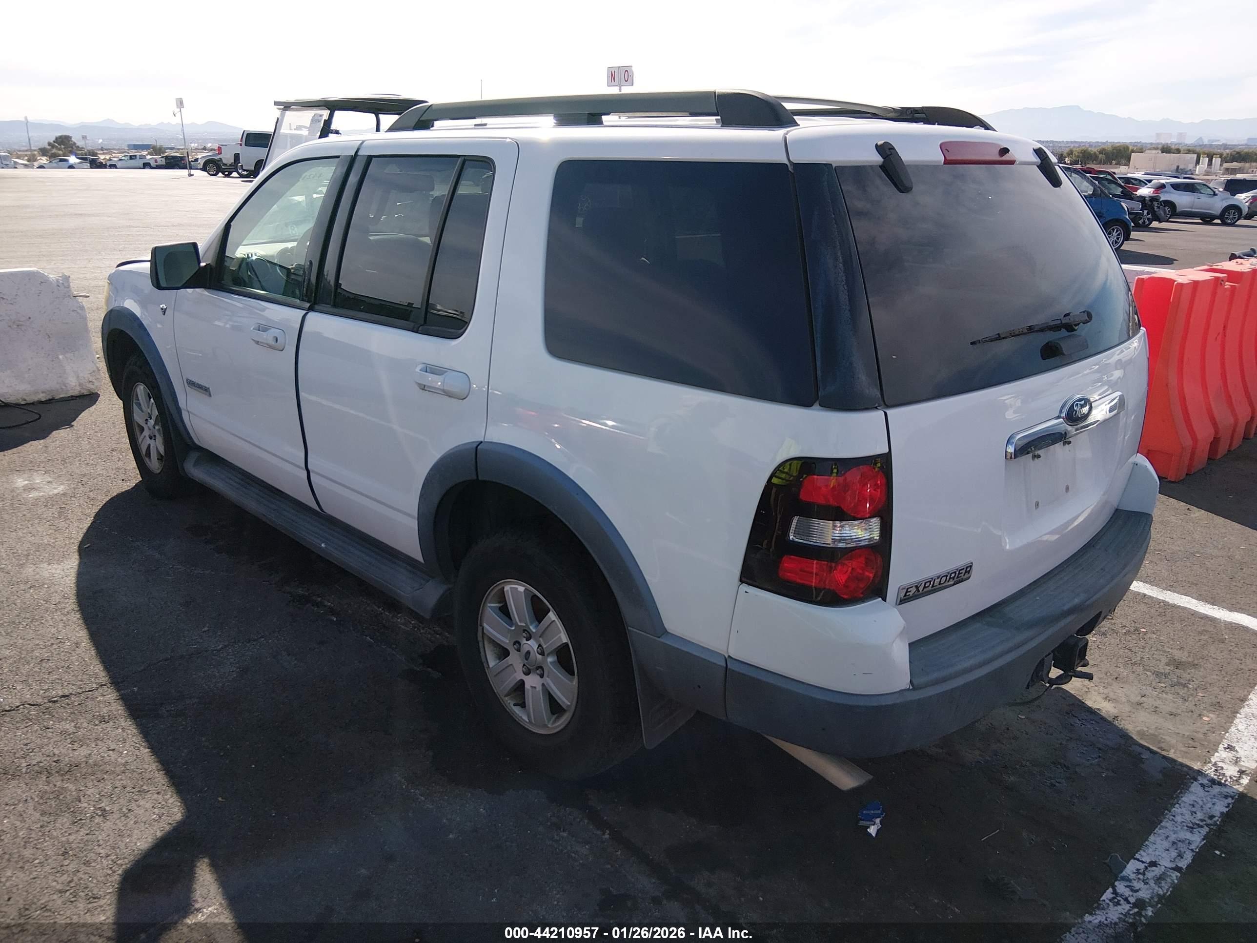 FORD EXPLORER image 3