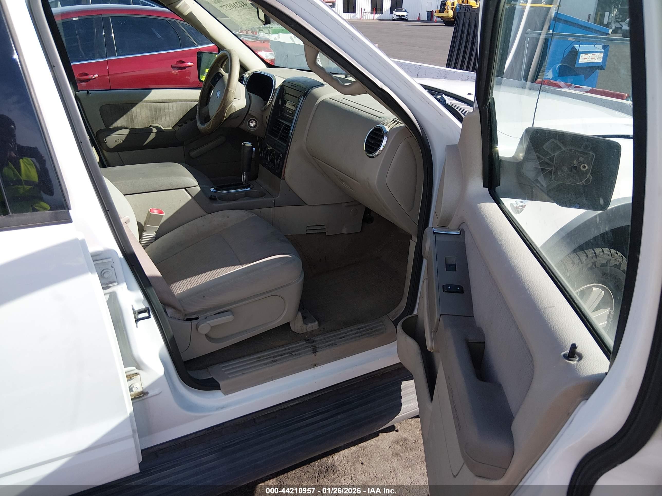 FORD EXPLORER image 5