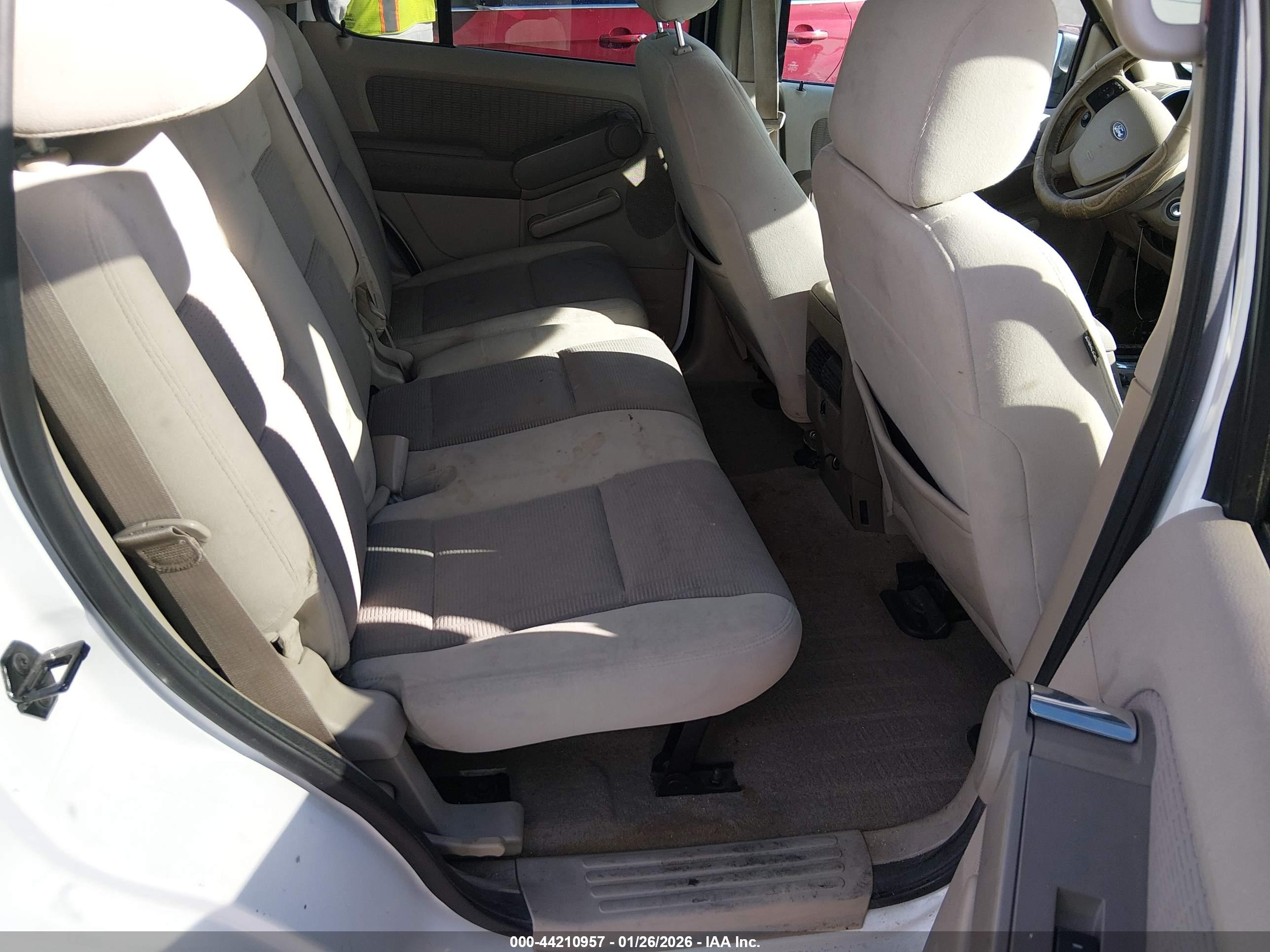 FORD EXPLORER image 8