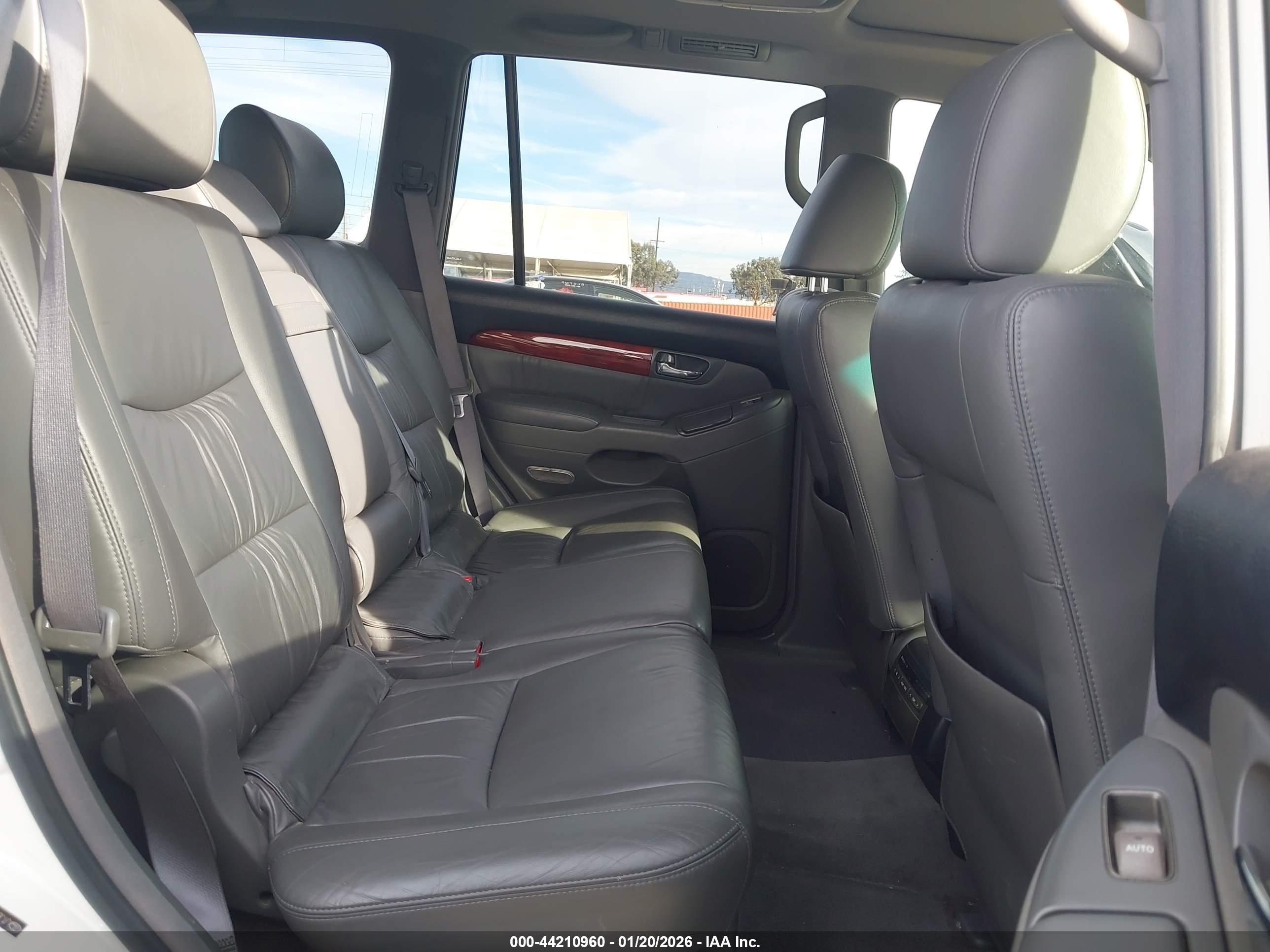 LEXUS GX image 8