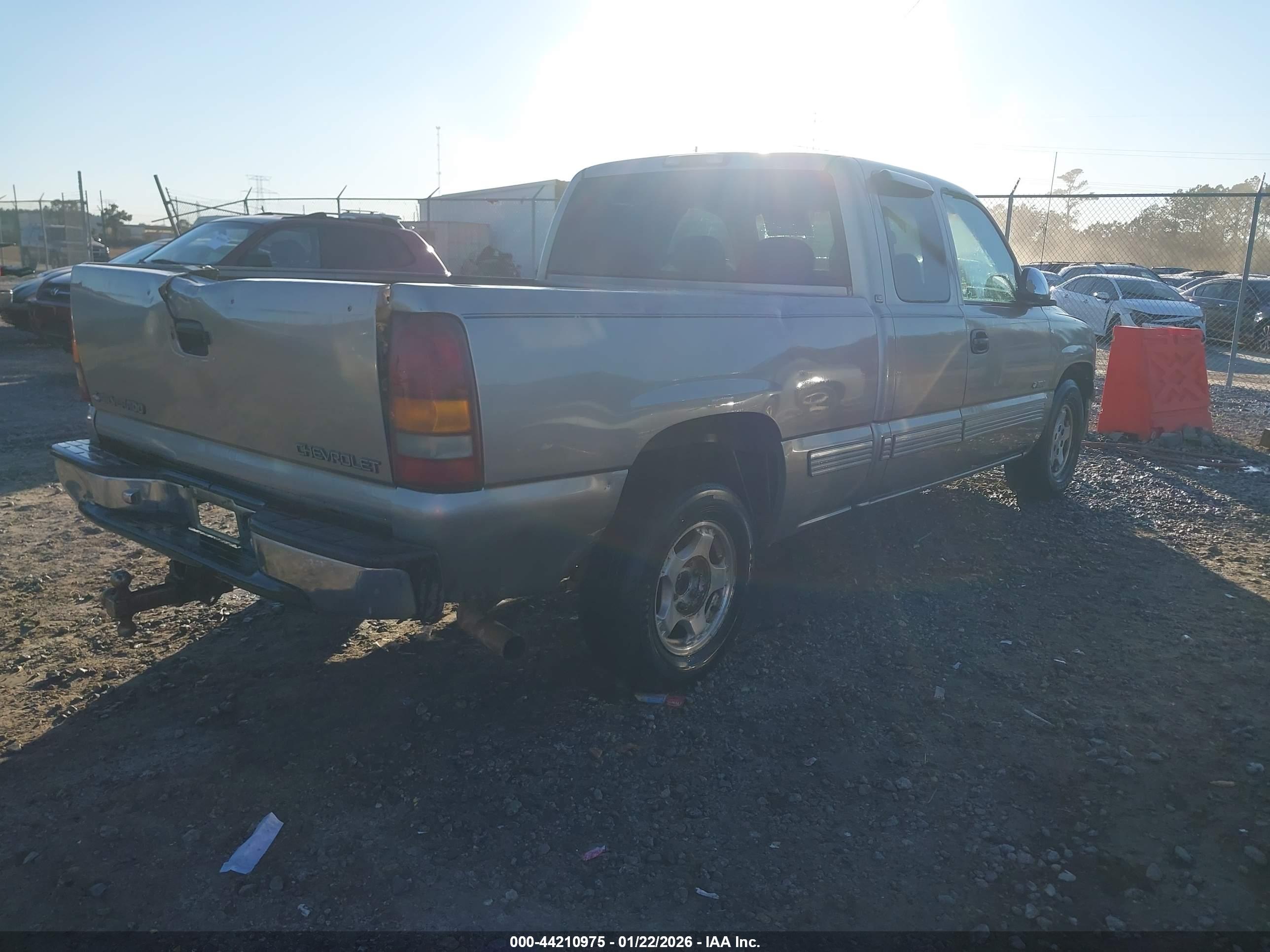 CHEVROLET SILVERADO image 4