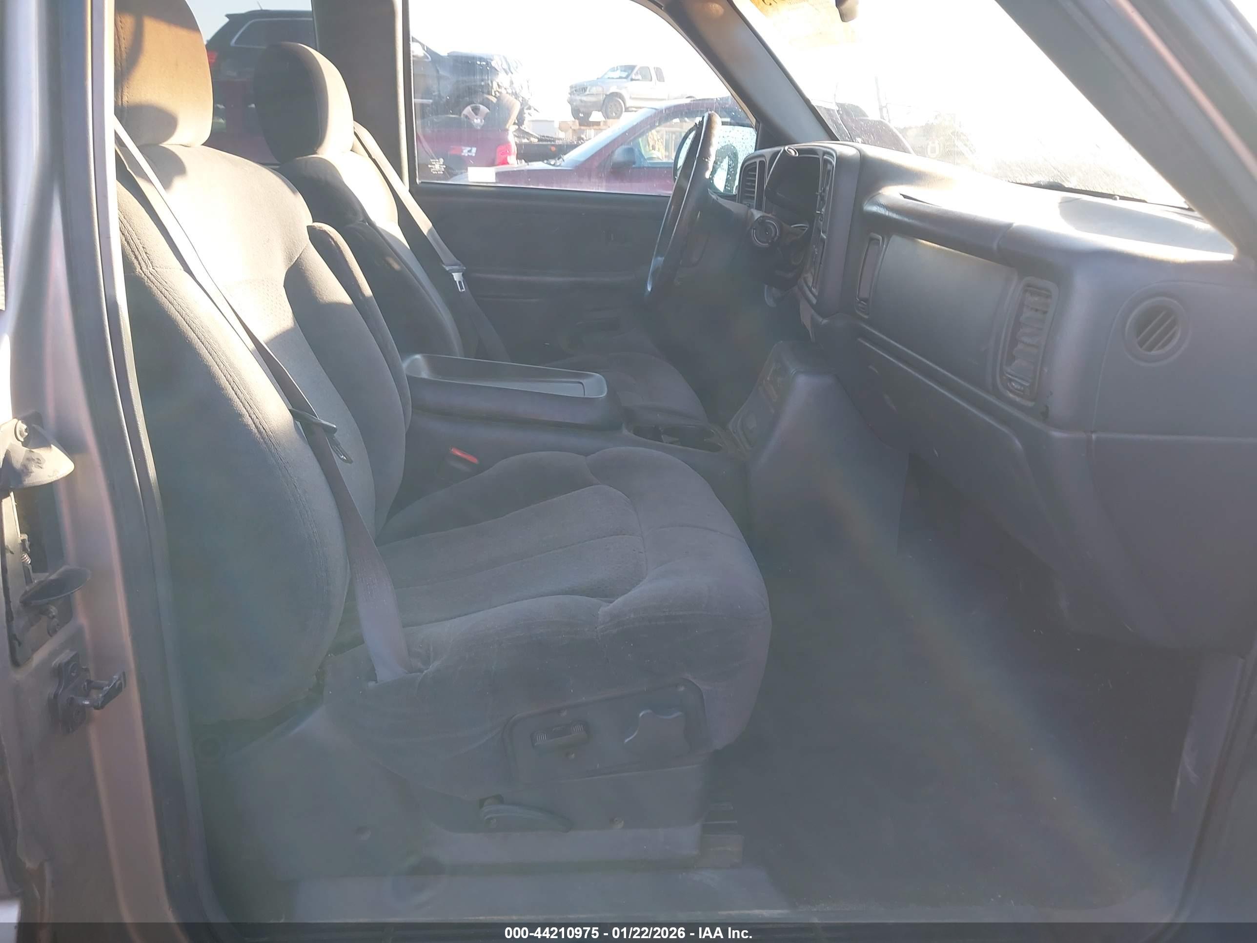 CHEVROLET SILVERADO image 5