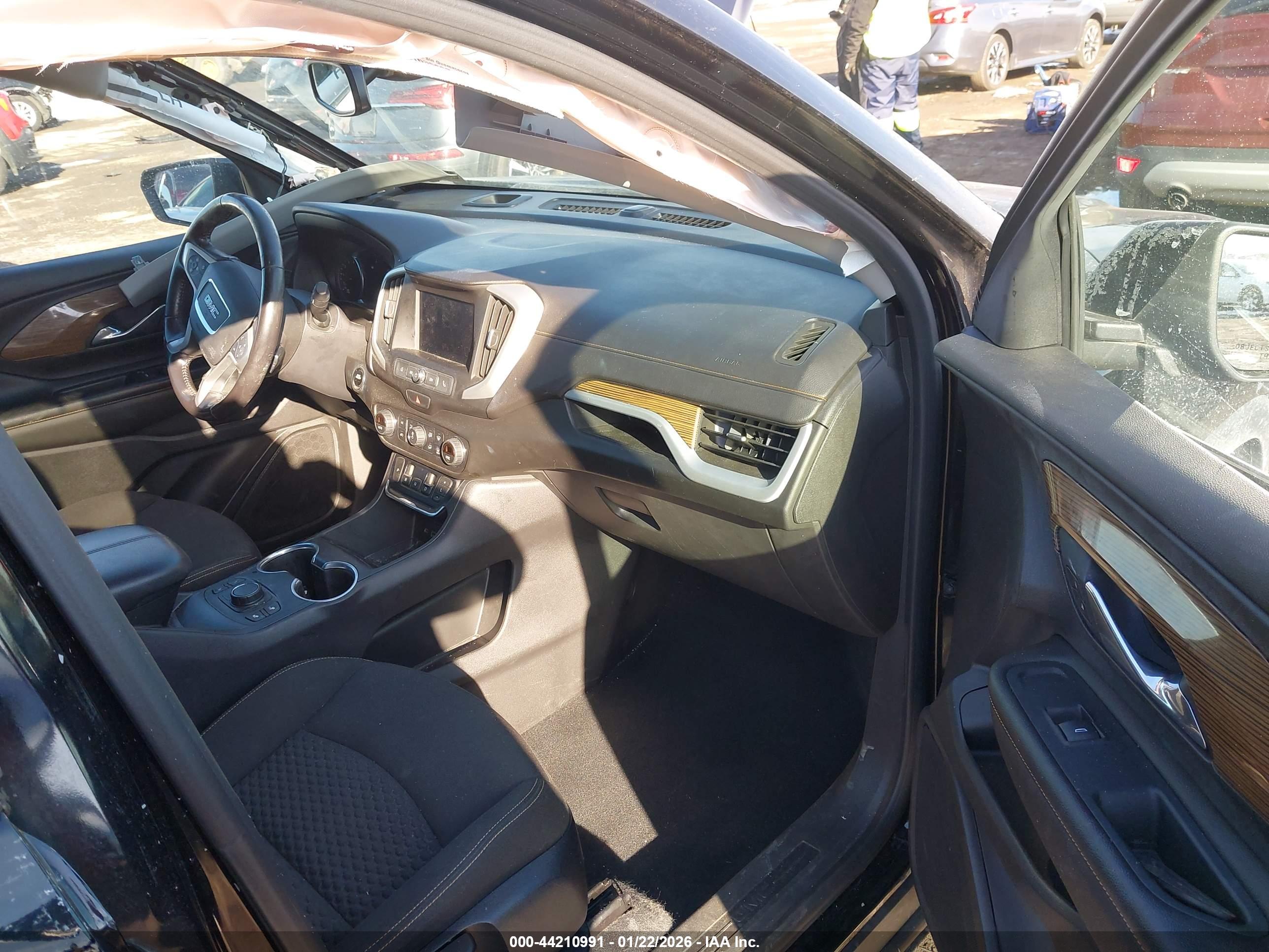 GMC TERRAIN image 5
