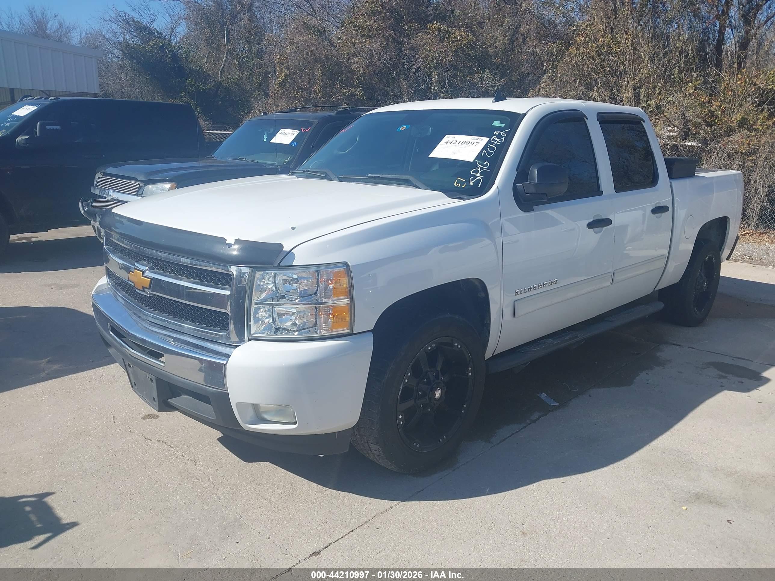 CHEVROLET SILVERADO image 2