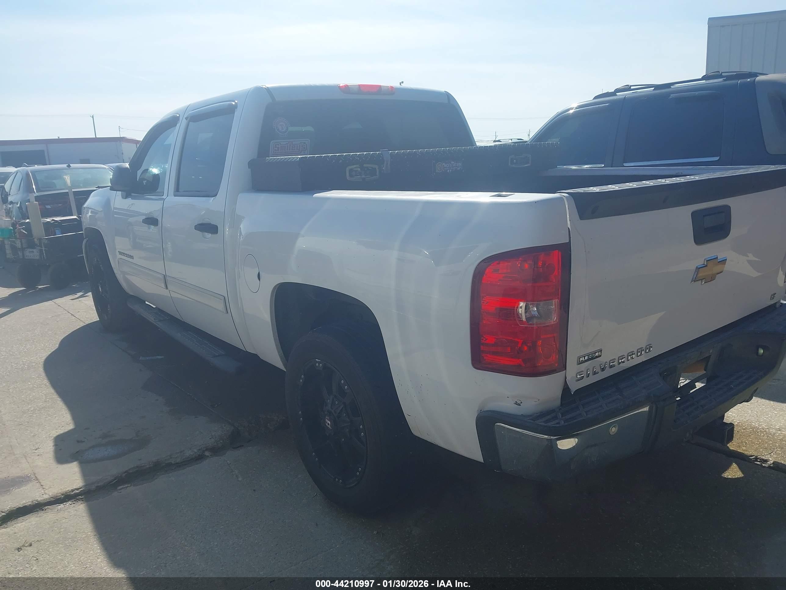 CHEVROLET SILVERADO image 3
