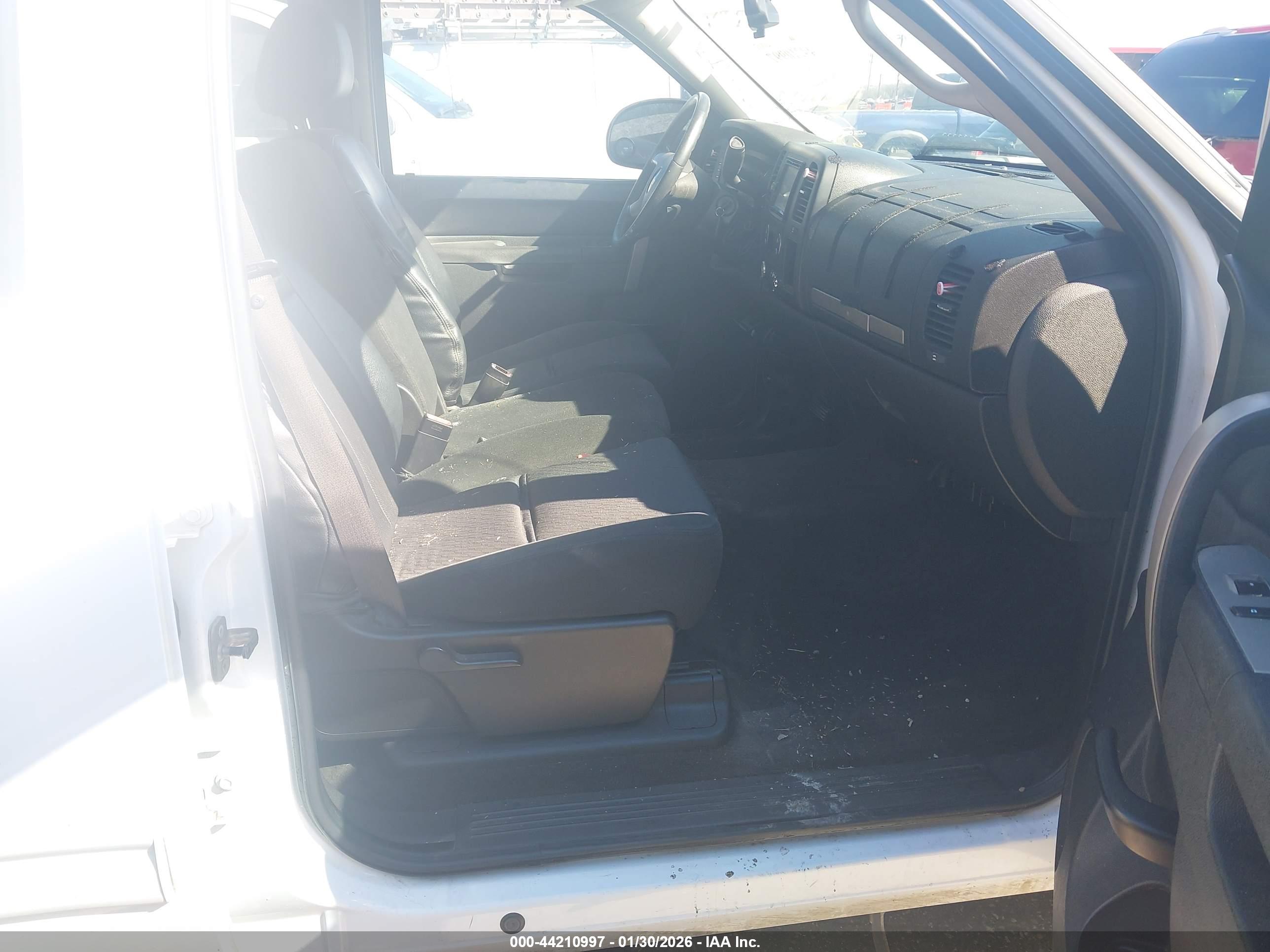 CHEVROLET SILVERADO image 5