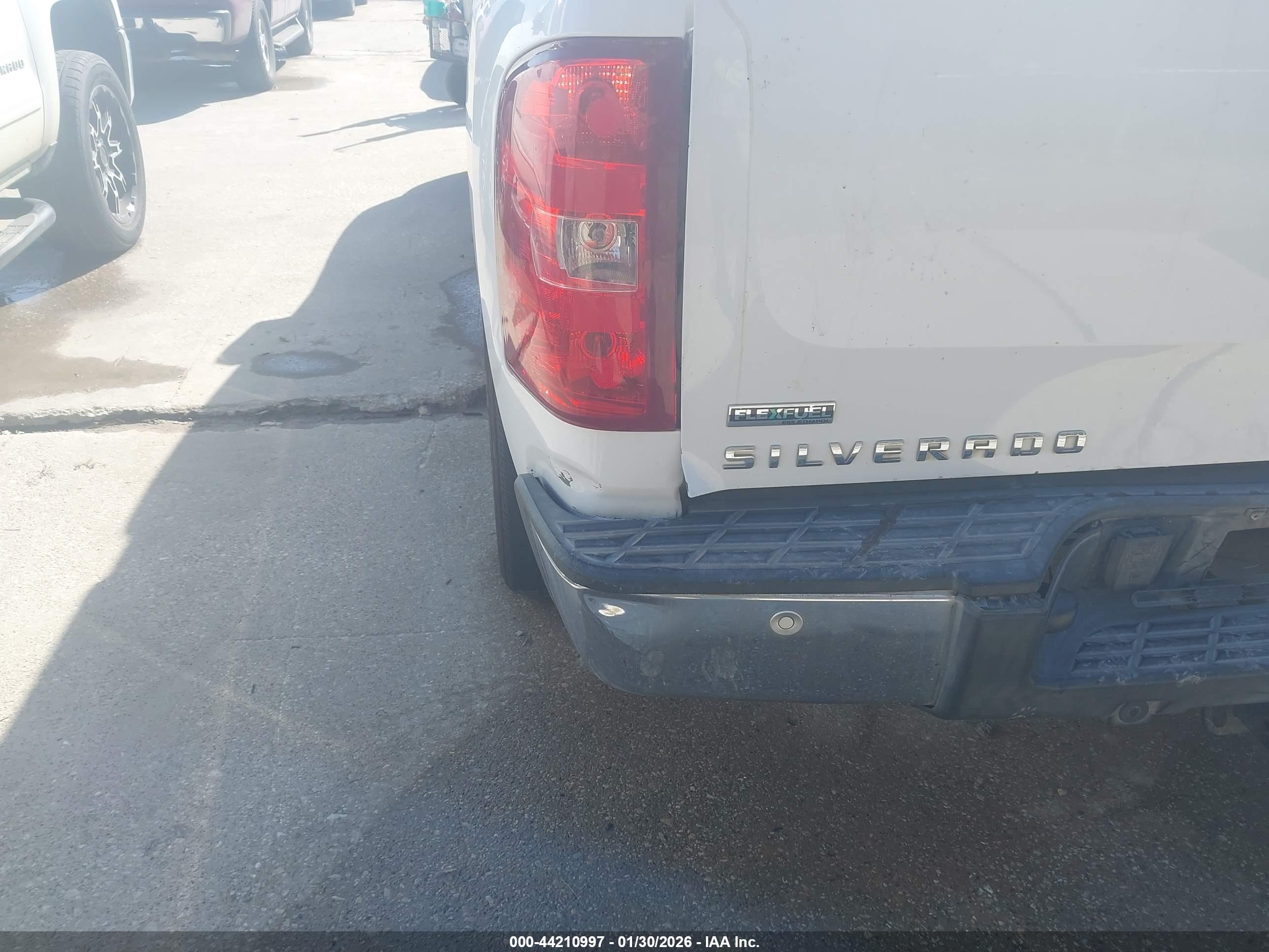 CHEVROLET SILVERADO image 6