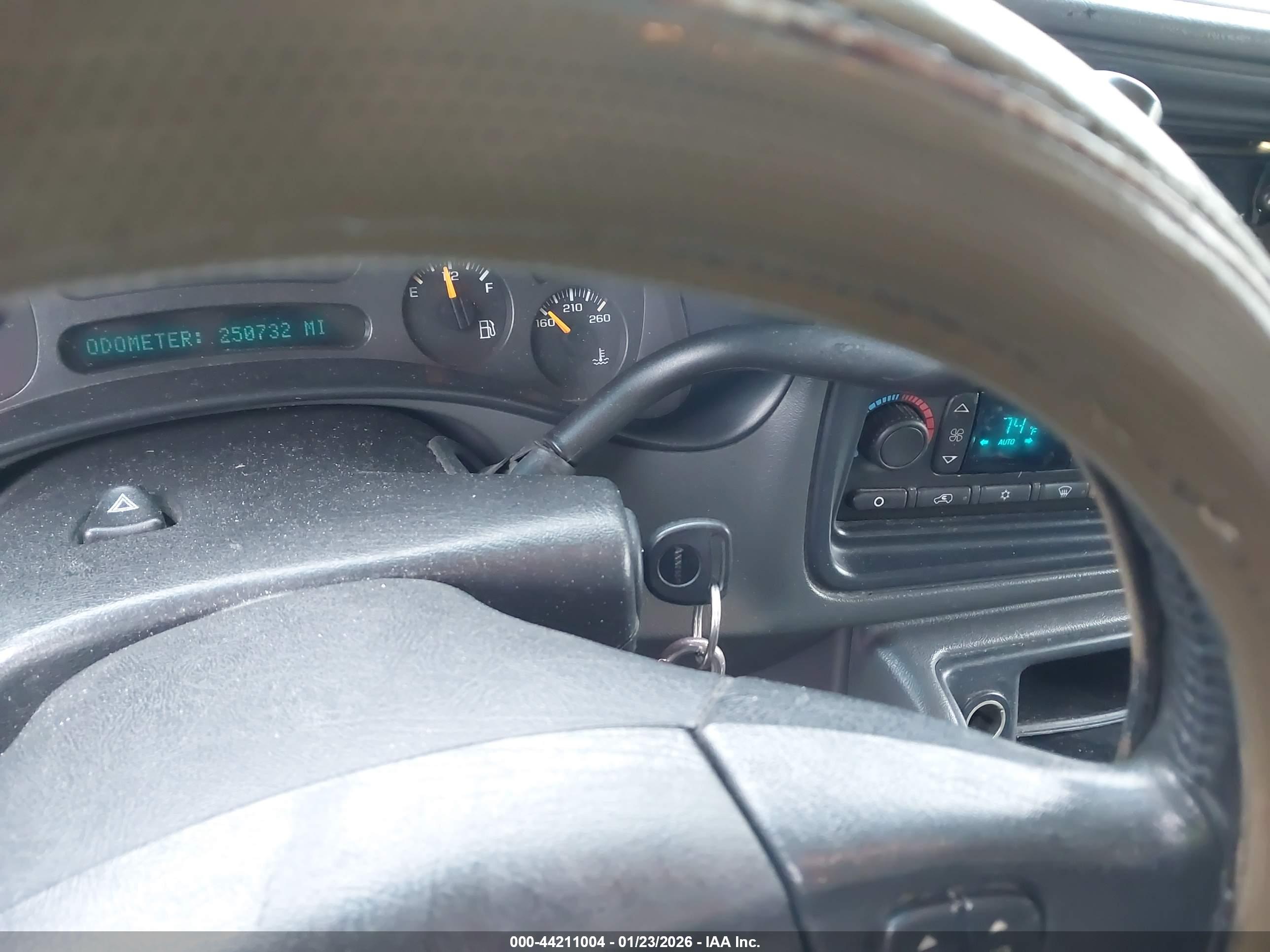 CHEVROLET SILVERADO image 11