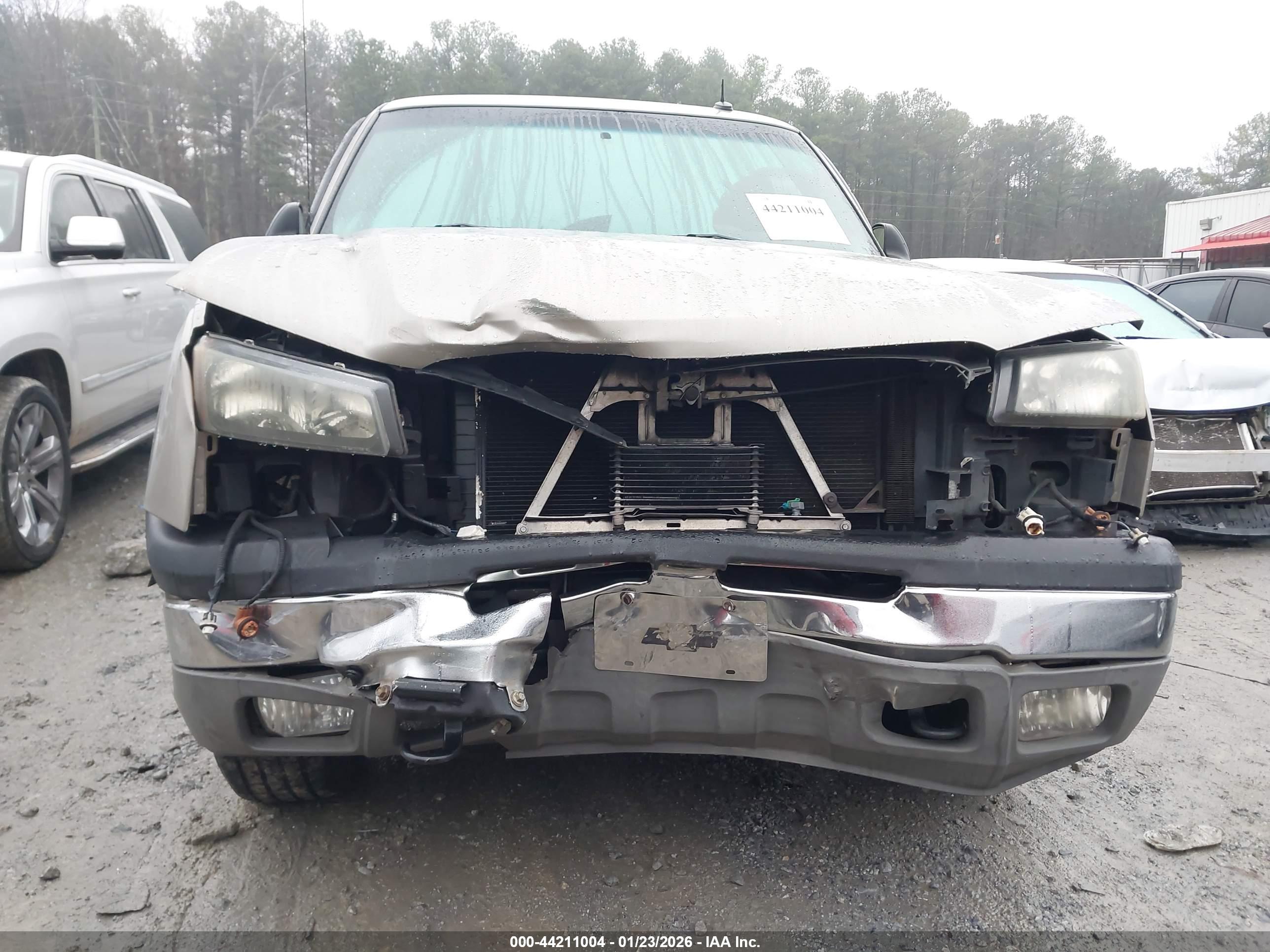 CHEVROLET SILVERADO image 6